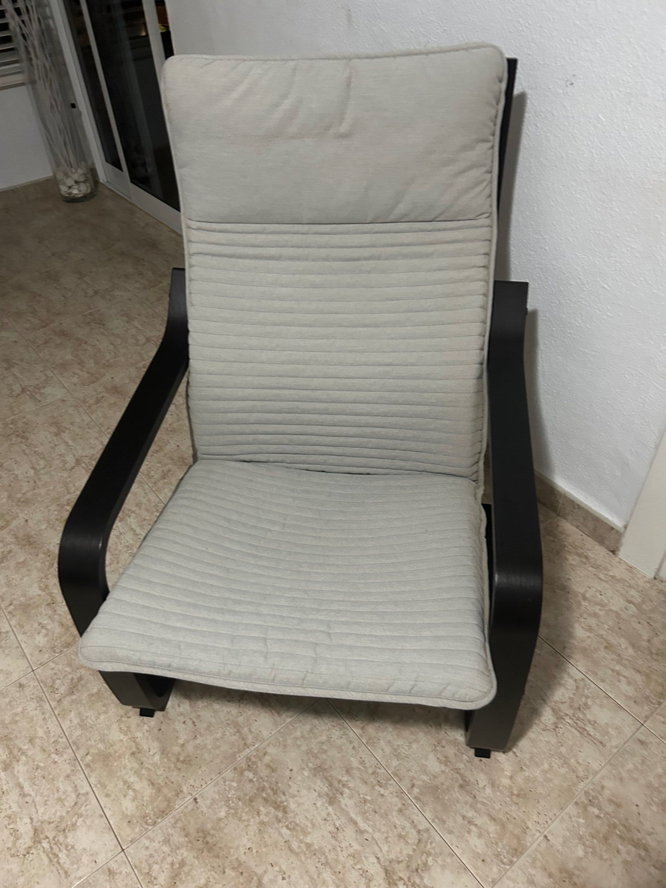 POÄNG besaulkia, beltza-marroia/Knisa beix argia