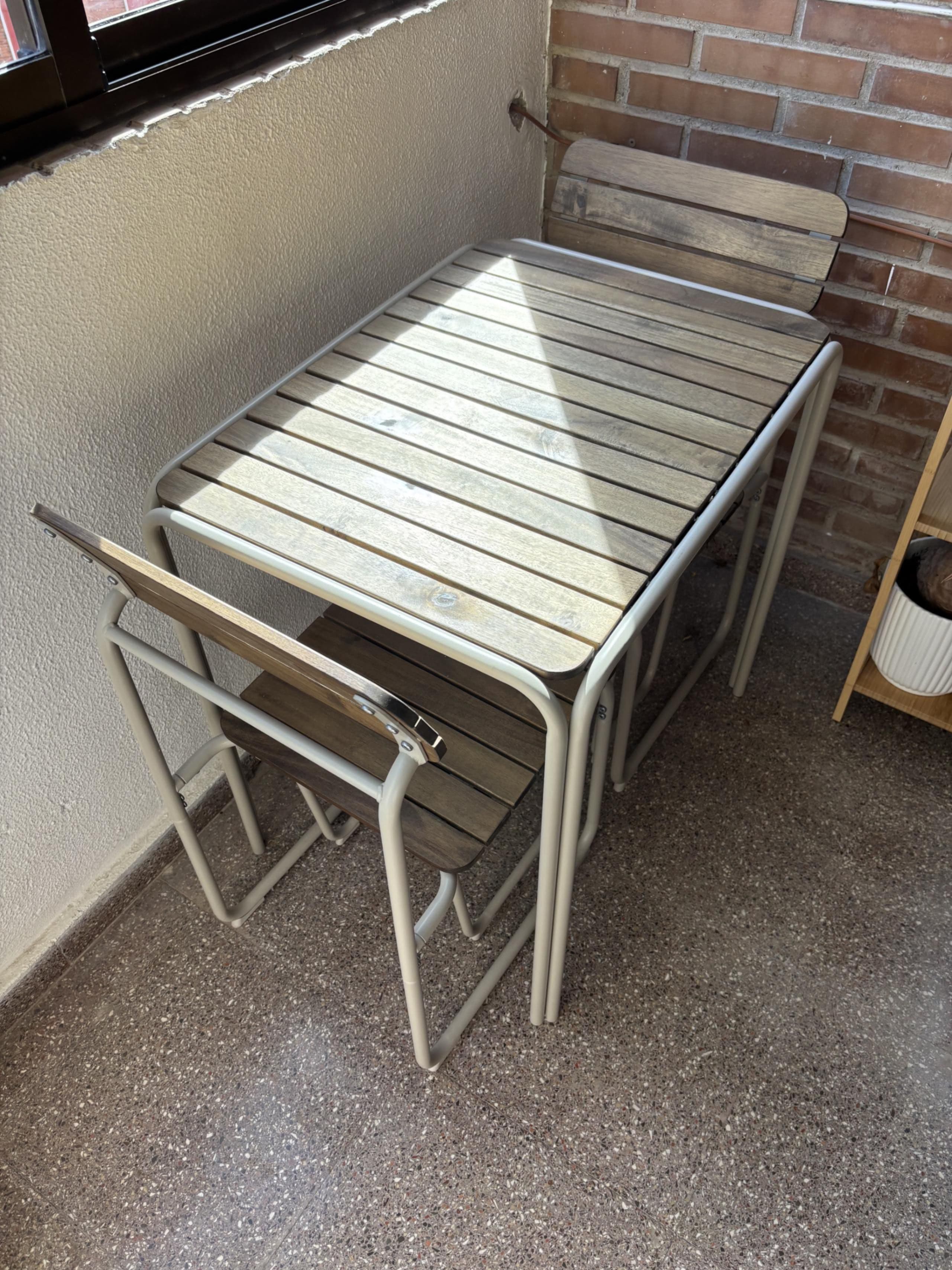 FURUÖN mahaia + 2 aulki eta 2 taburete, marroia/kanporako
