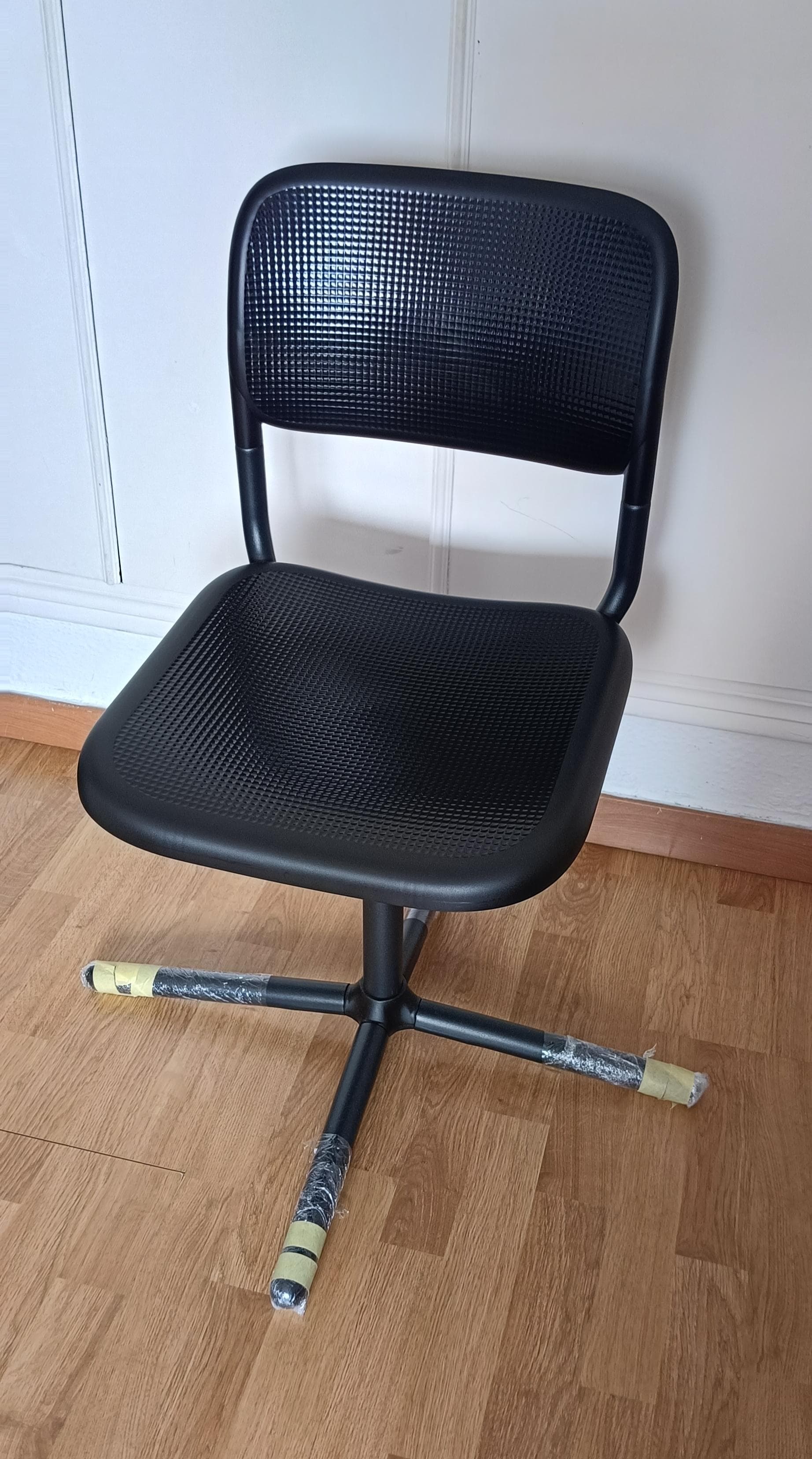 SMÄLLEN swivel chair, black