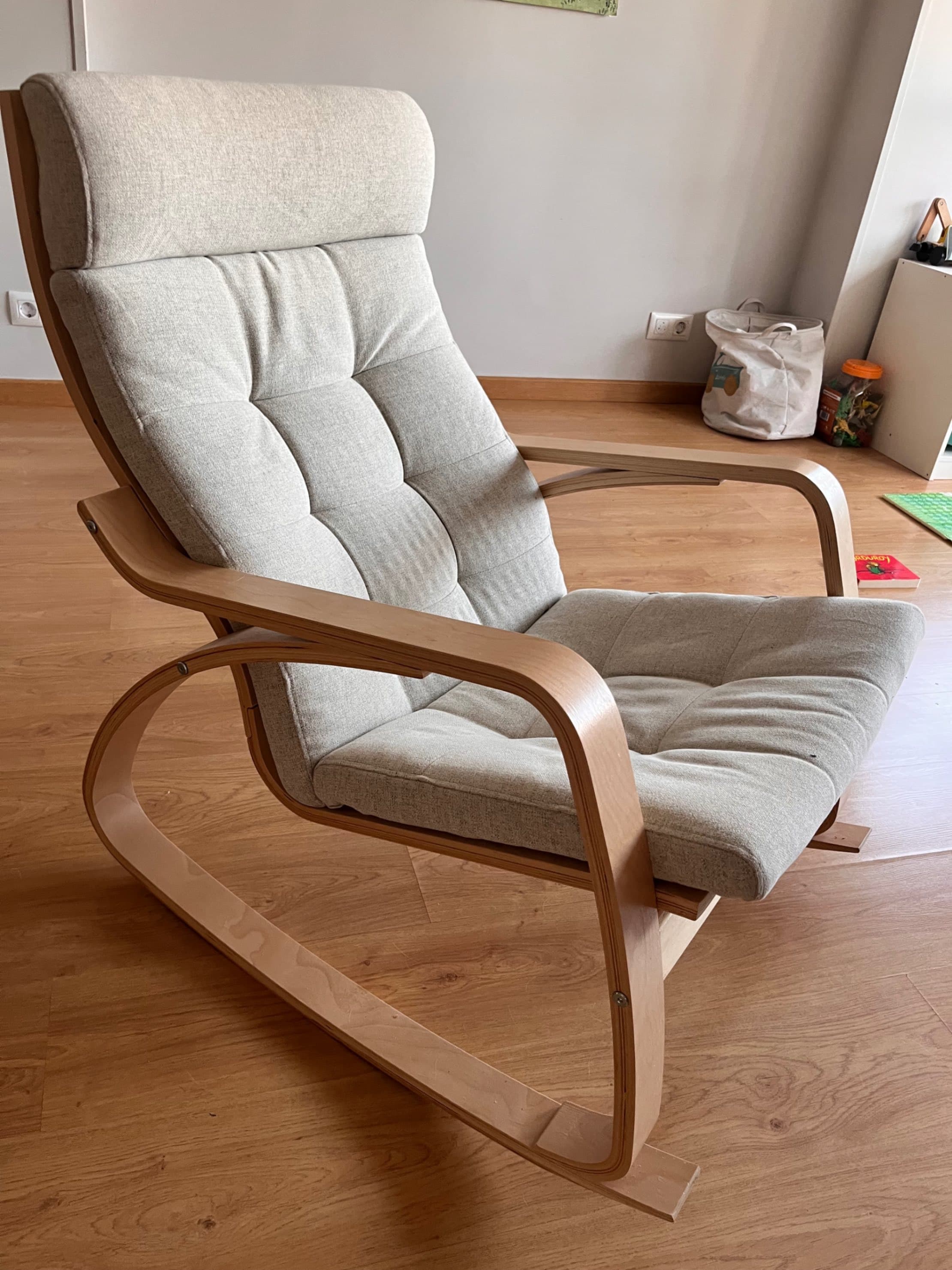 POÄNG mecedora, chapa abedul/Gunnared beige