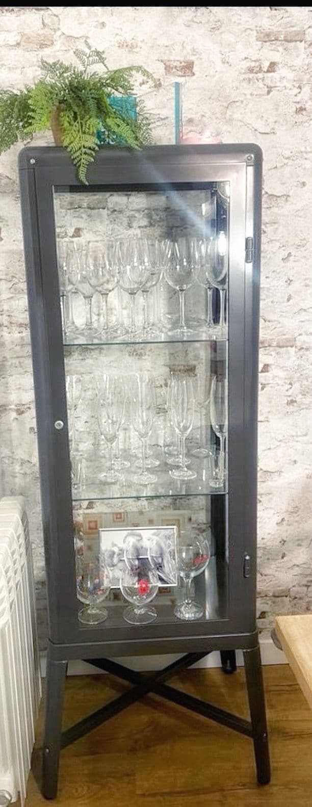 FABRIKÖR vitrina, gris escuro, 57x150 cm