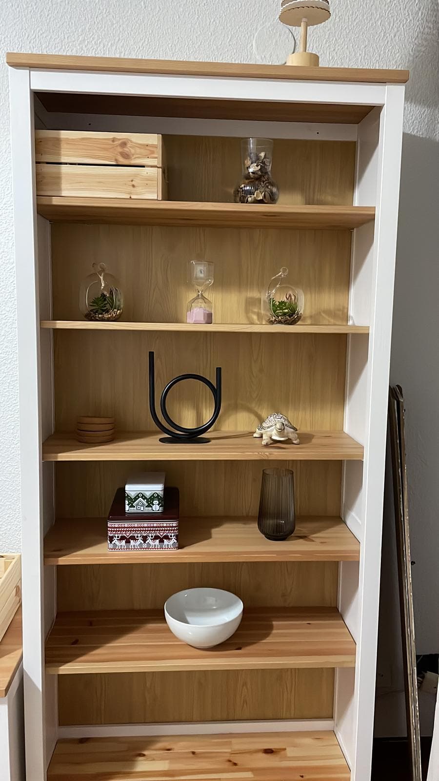 HEMNES liburutegia, tindu zuria/marroi argia, 90x197 cm