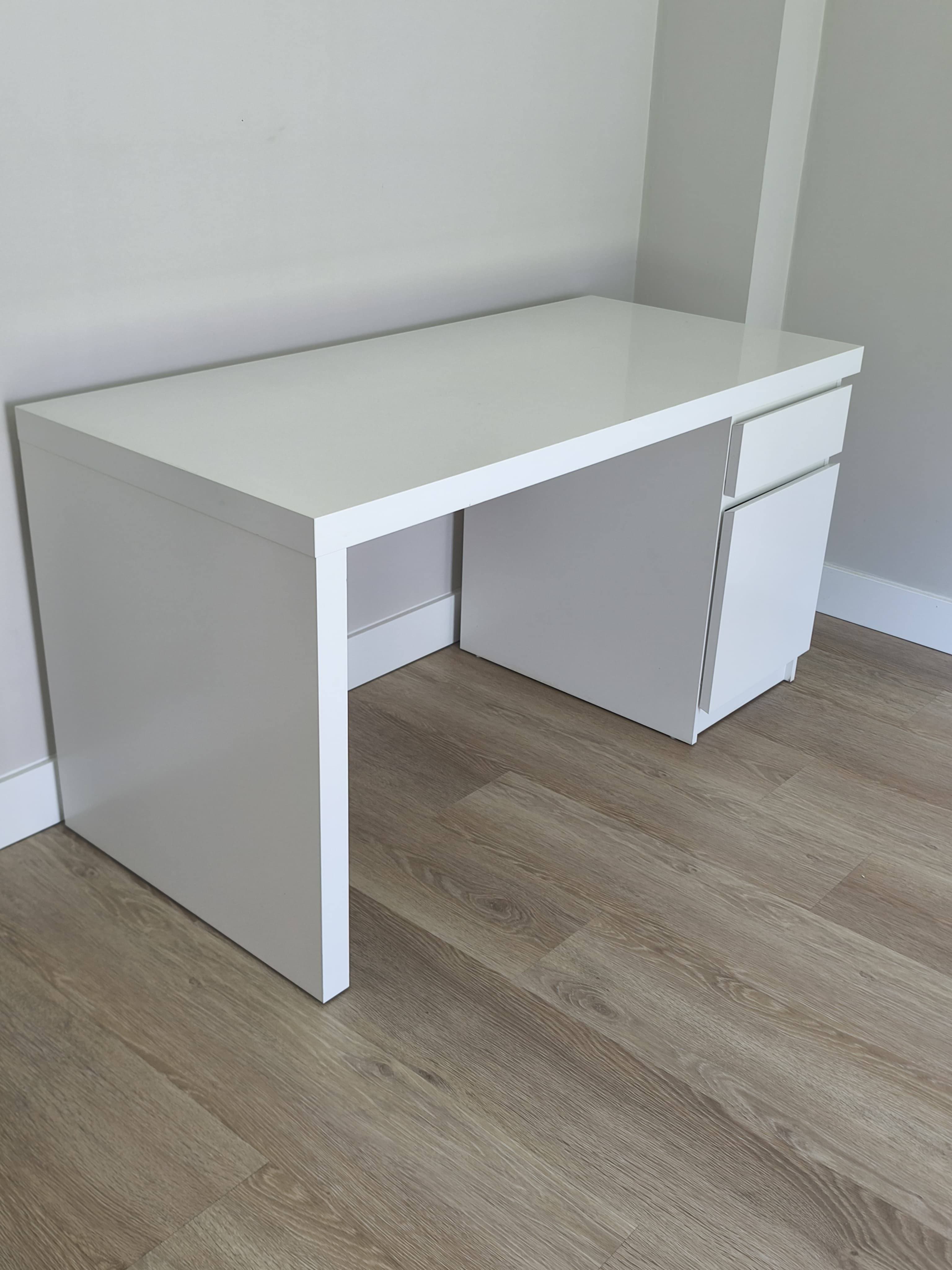MALM escritorio, branco, 140x65 cm