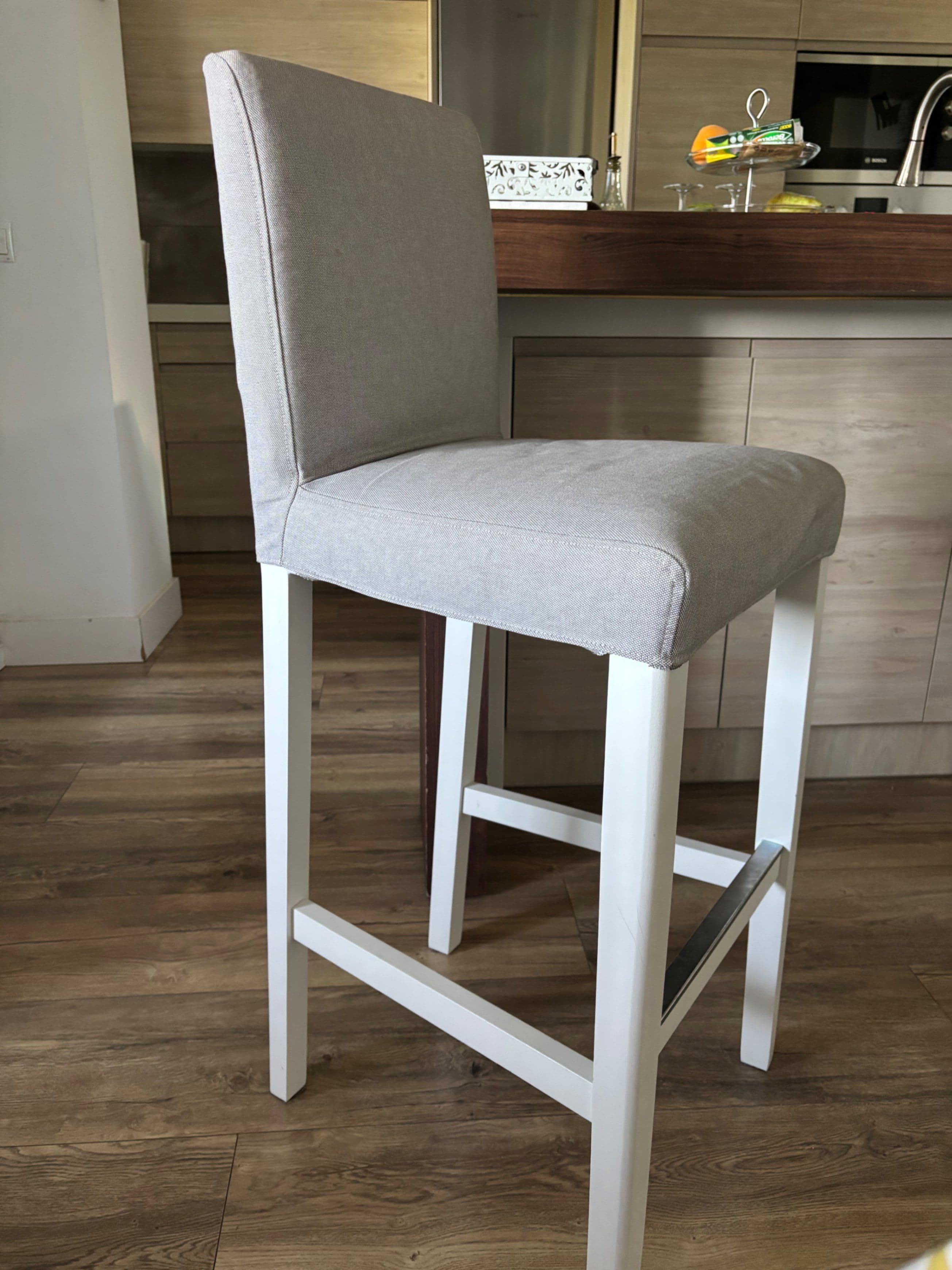 BERGMUND tamboret alt amb respatller, alçària del tauler/blanc, 62 cm