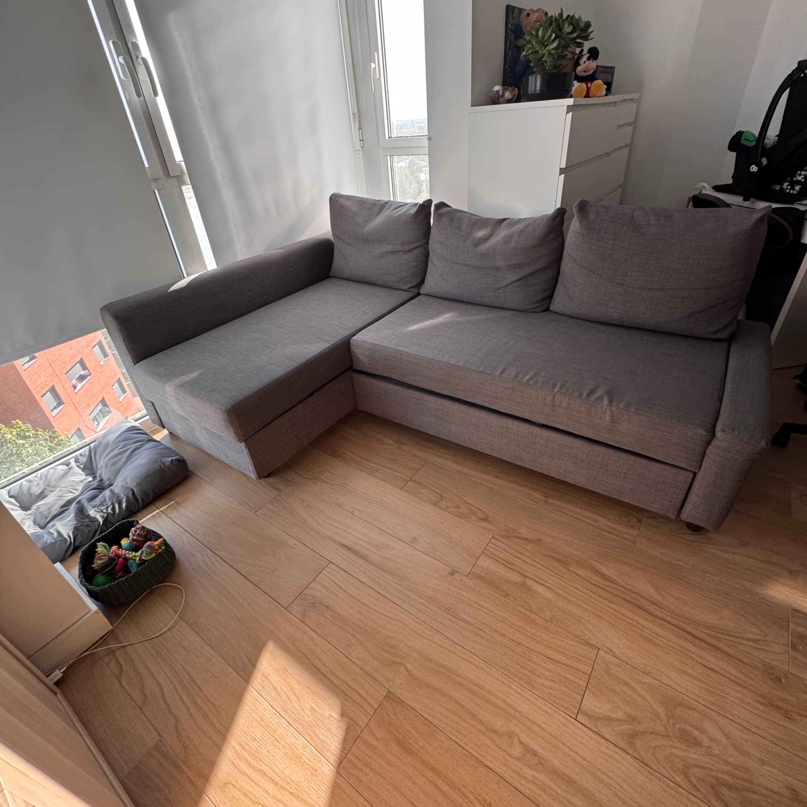 FRIHETEN sofá cama esquina con almacenaxe, Bomstad negro