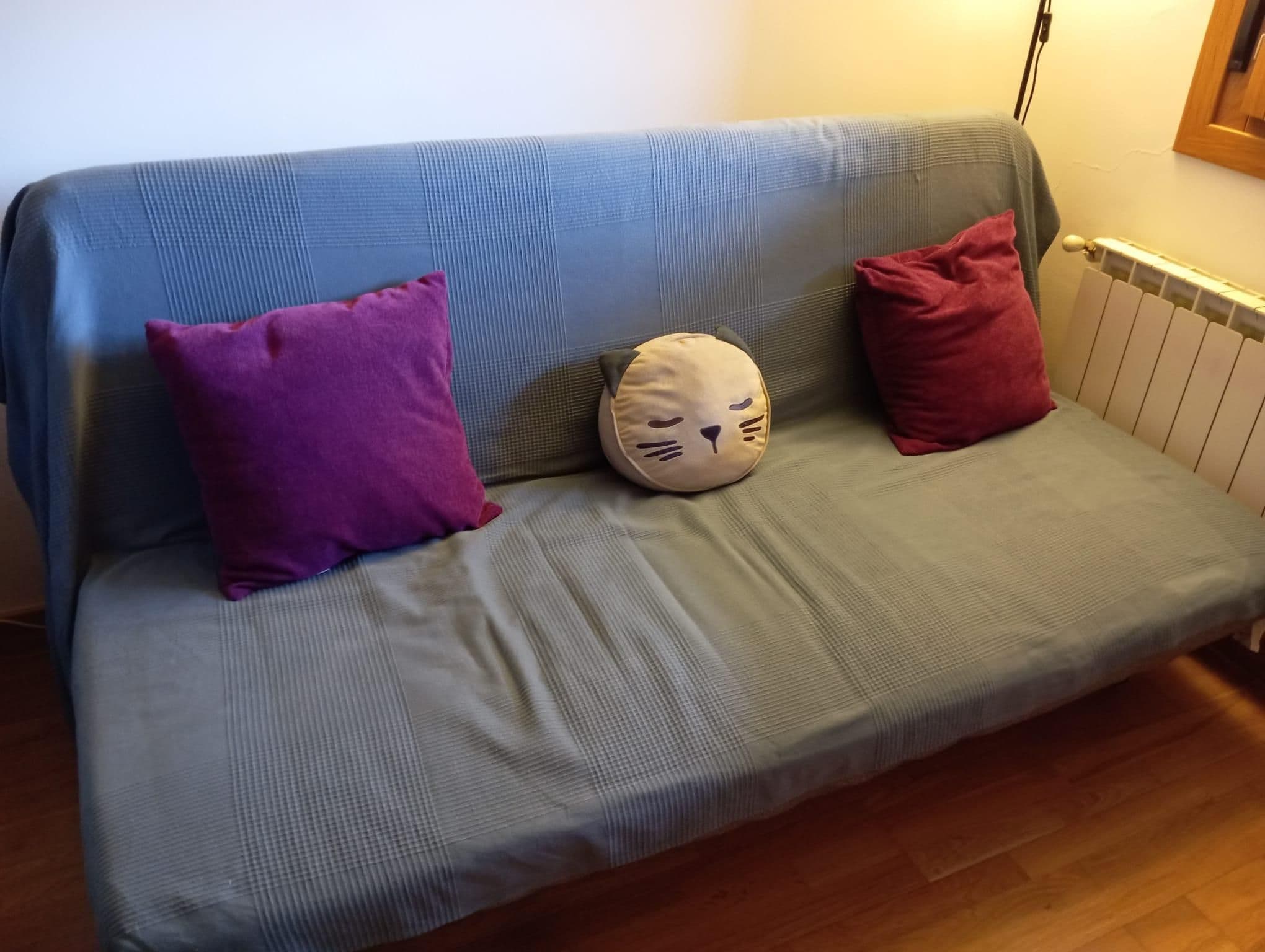 NYHAMN 3 eserlekuko ohe-sofa, malgukizko lastairarekin/Skartofta beltza/gris argia