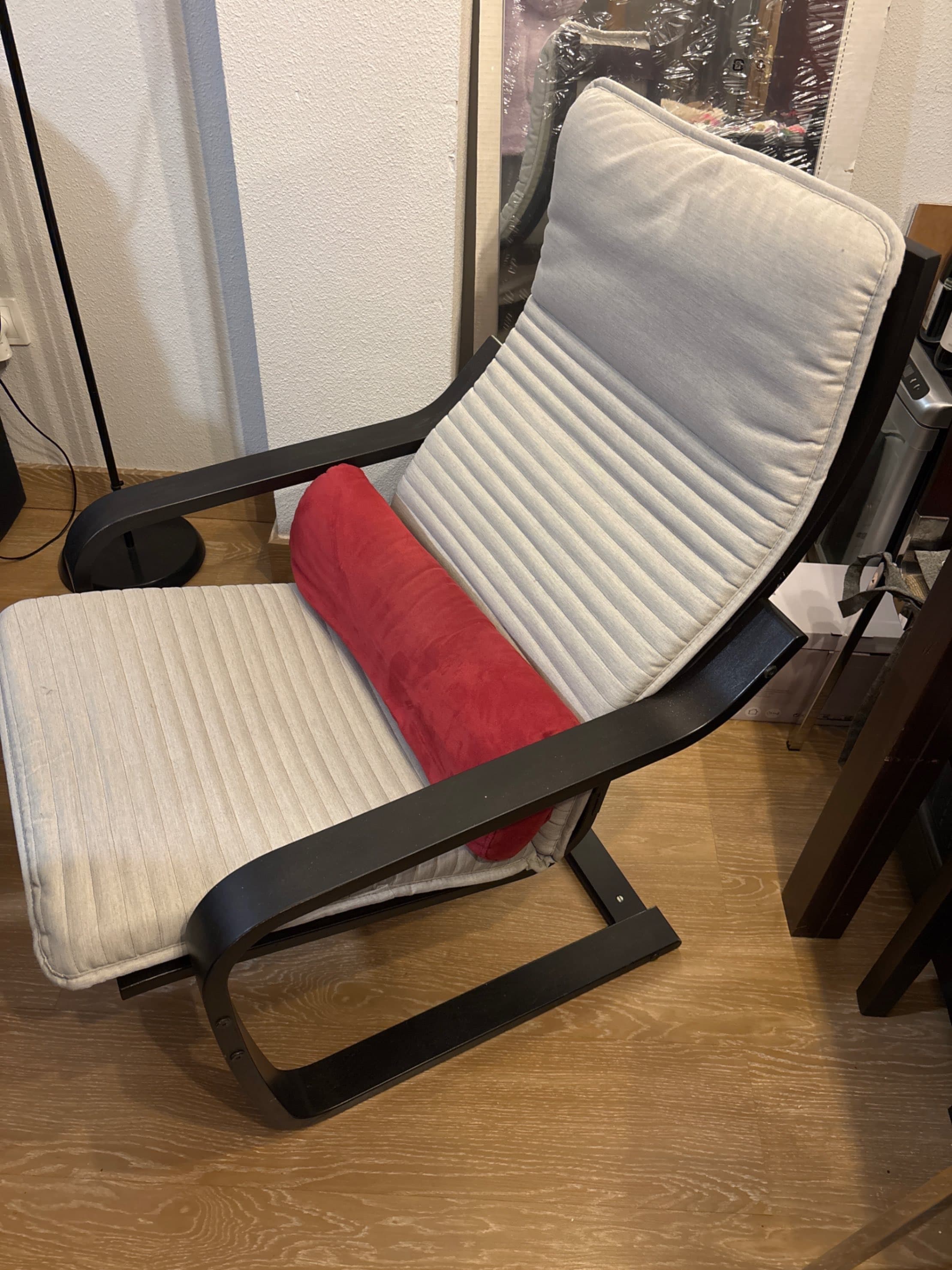 POÄNG besaulkia, beltza-marroia/Knisa beix argia