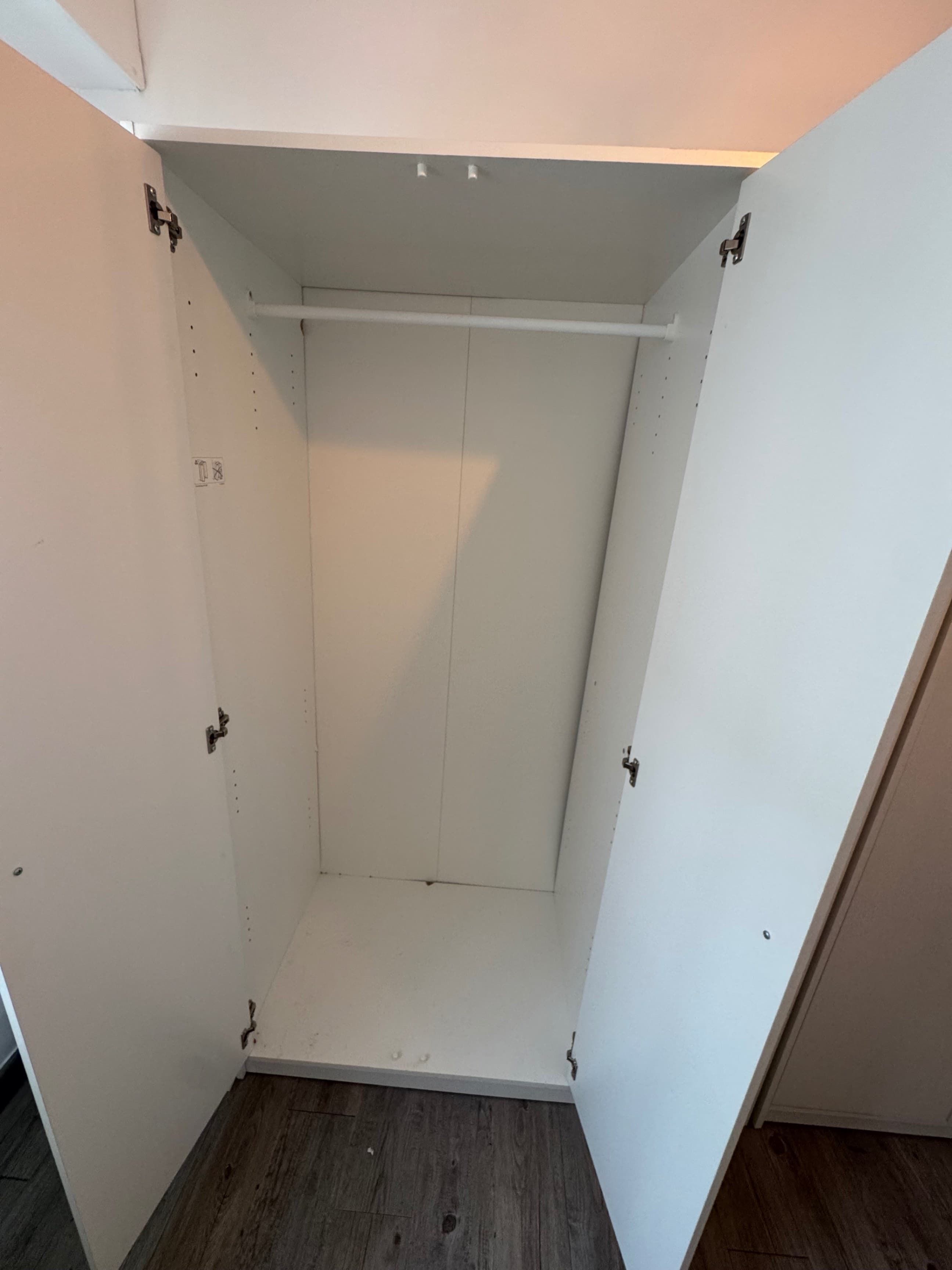 KLEPPSTAD armario con 3 puertas, blanco, 117x176 cm