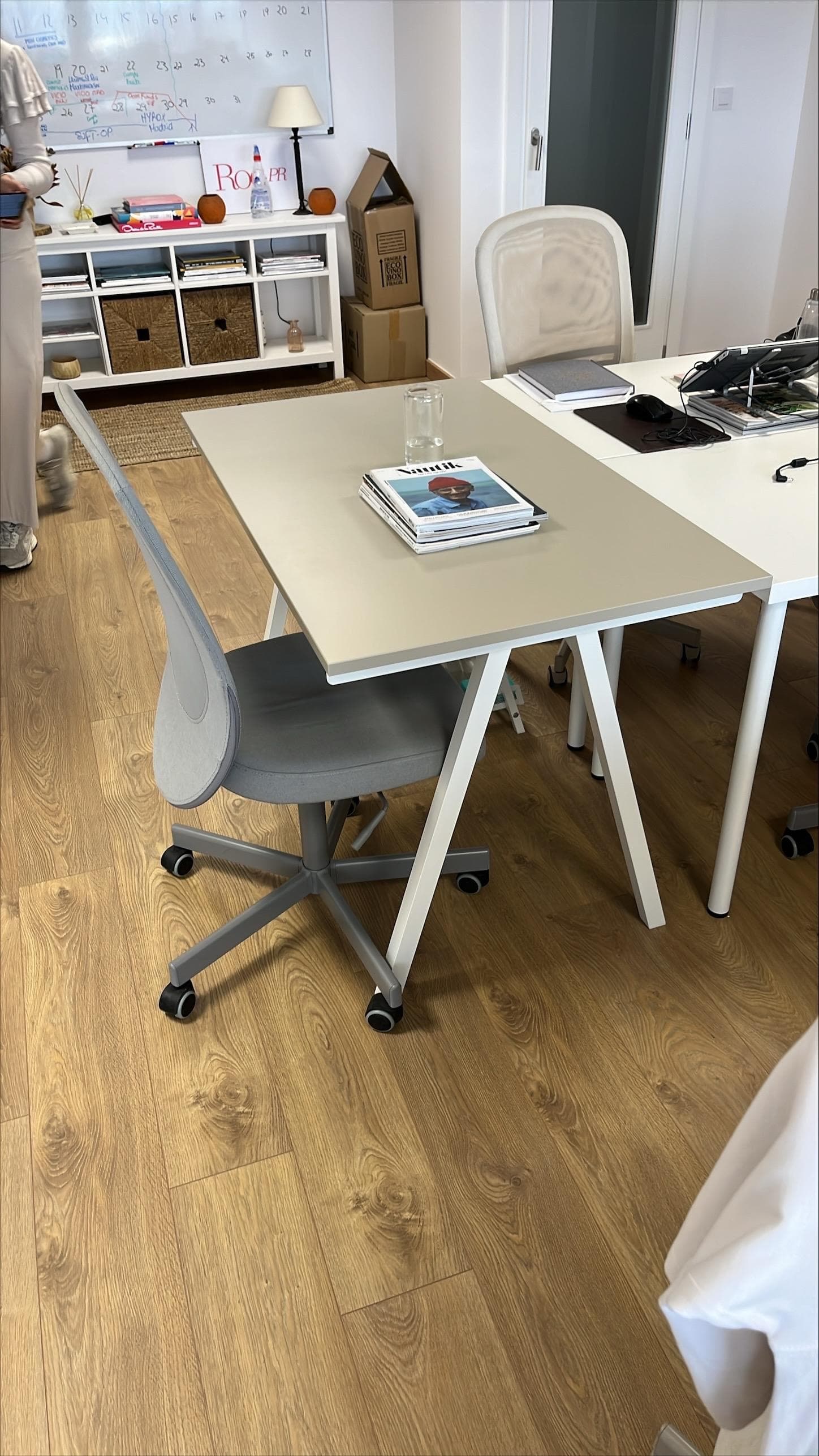 TROTTEN escritorio, beige/blanco, 160x80 cm