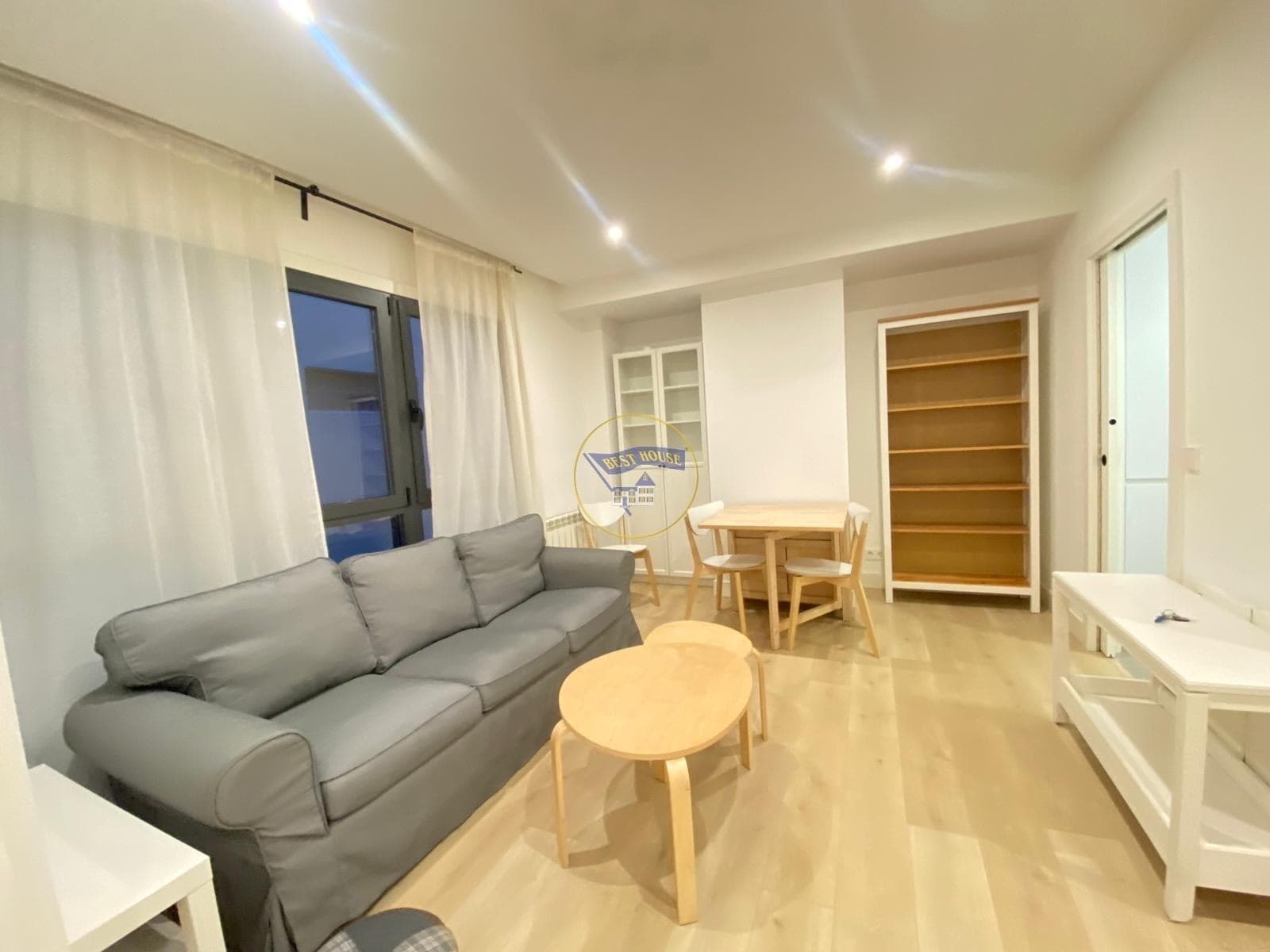 EKTORP 3 eserlekuko sofa, Hakebo gris iluna