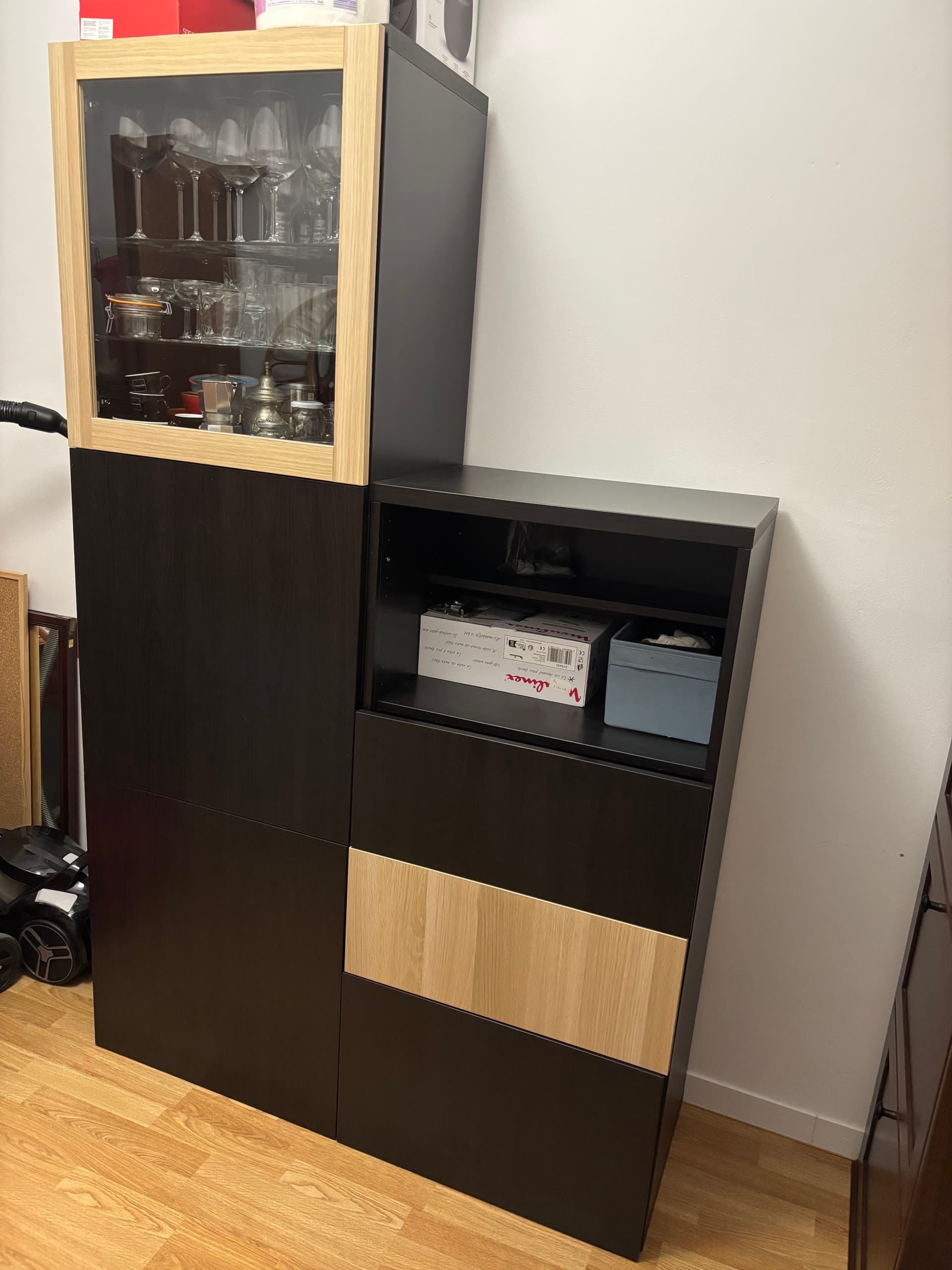 MUEBLE BESTA BICOLOR emmagatz+portes vidre, negre-marró/Selsviken vidre negre transp/alta lluentor, 120x42x193 cm