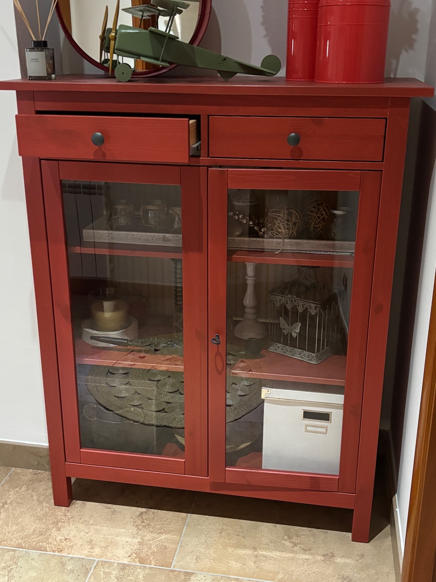 CAJONERA CON PUERTAS