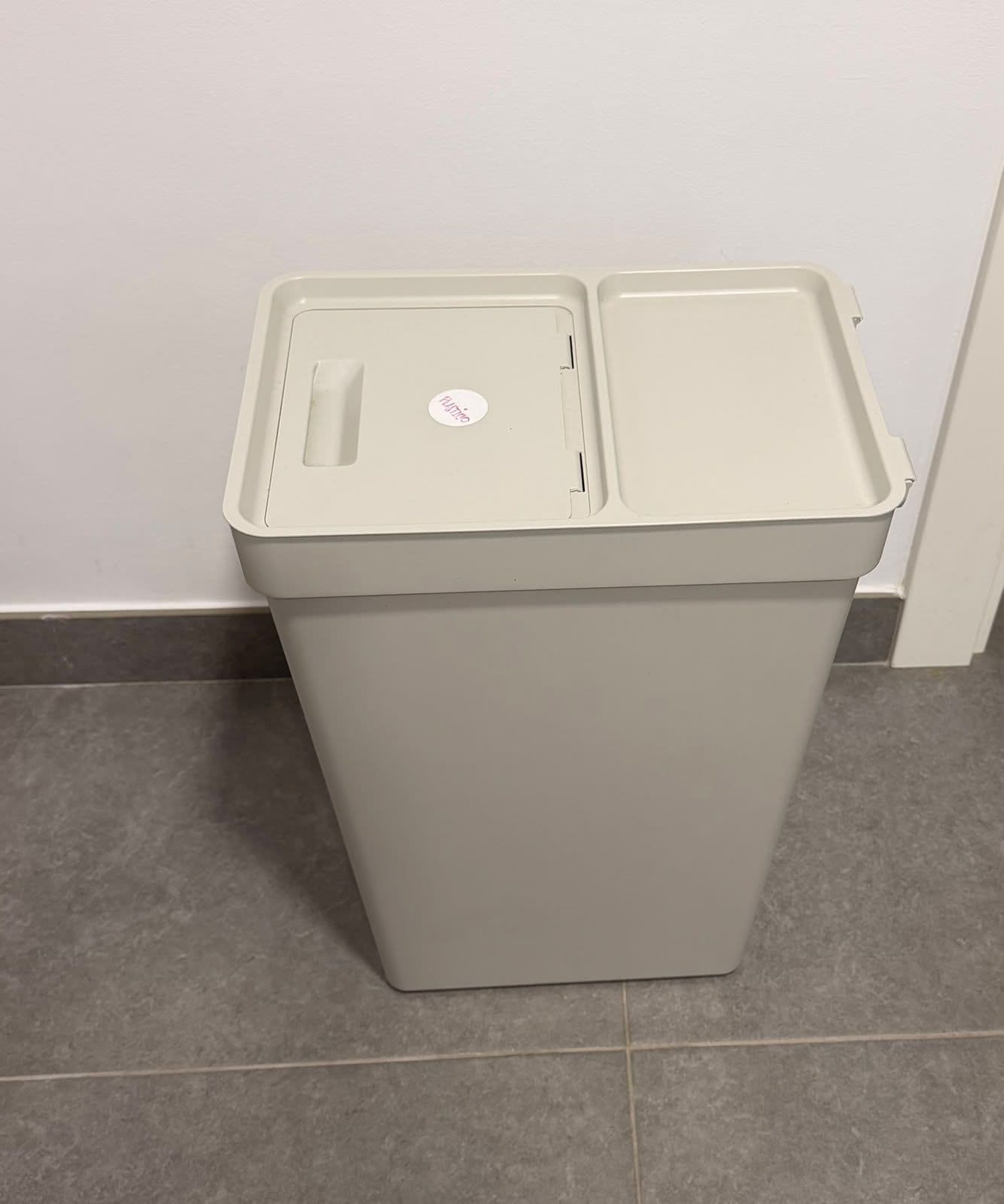 HÅLLBAR galleda amb tapa, gris clar, 35 l