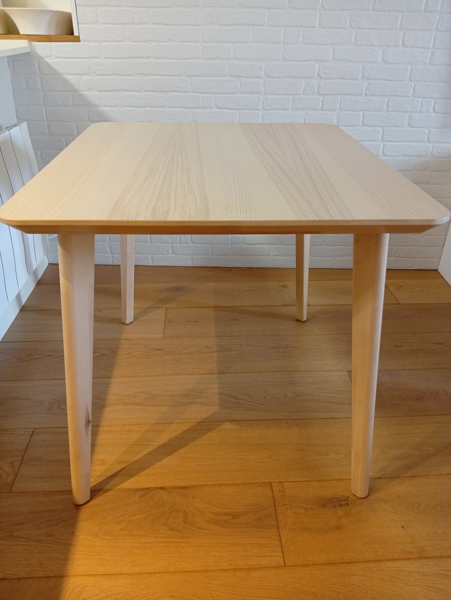 LISABO taula, fullola de freixe, 88x78 cm