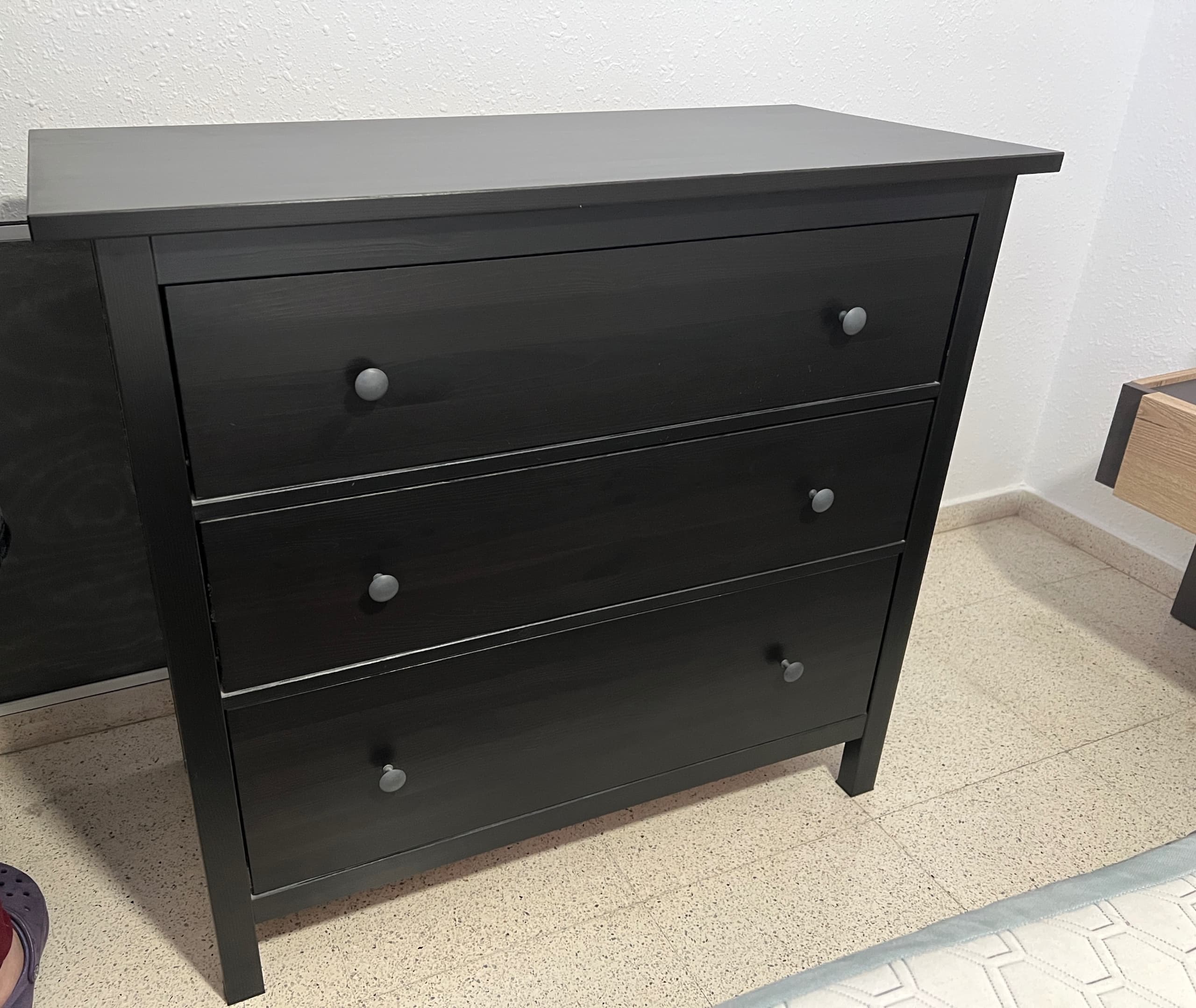 HEMNES calaixera de 3 calaixos, negre-marró, 108x96 cm