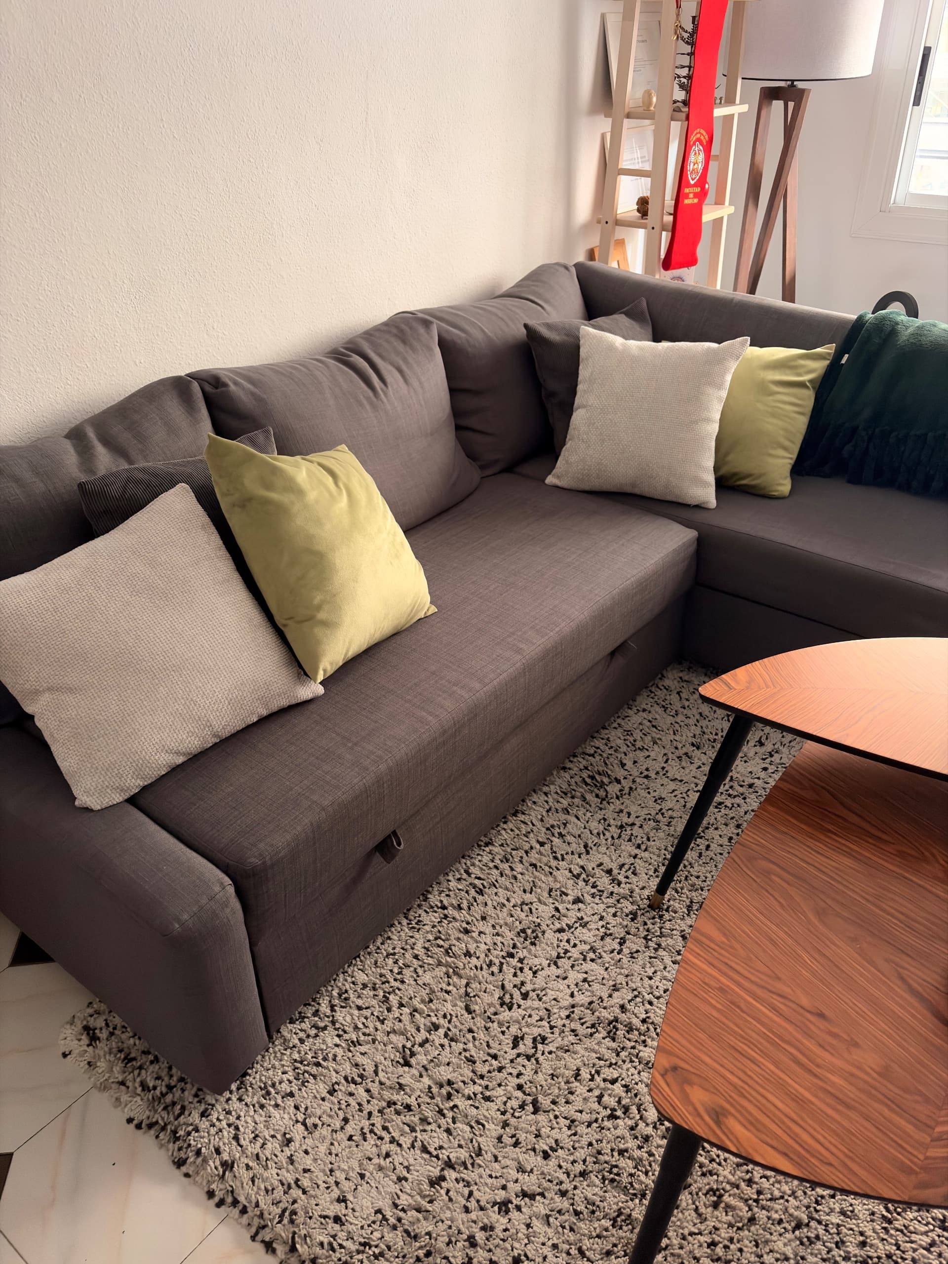 FRIHETEN / KLAGSHAMN sofá cama con chaiselongue, Skiftebo gris oscuro