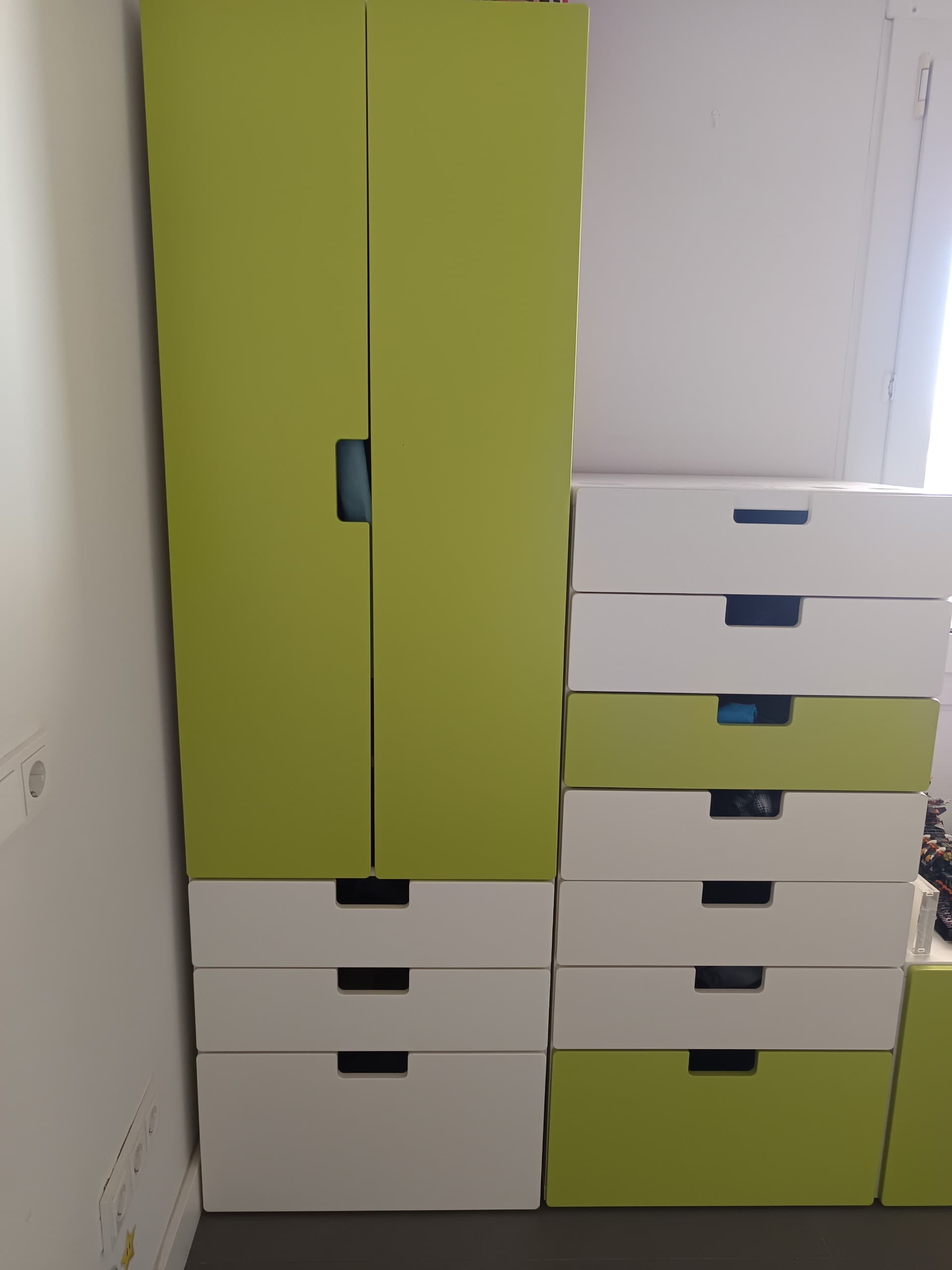 SMÅSTAD / PLATSA cómoda de 6 caixóns, branco/verde claro, 60x57x123 cm
