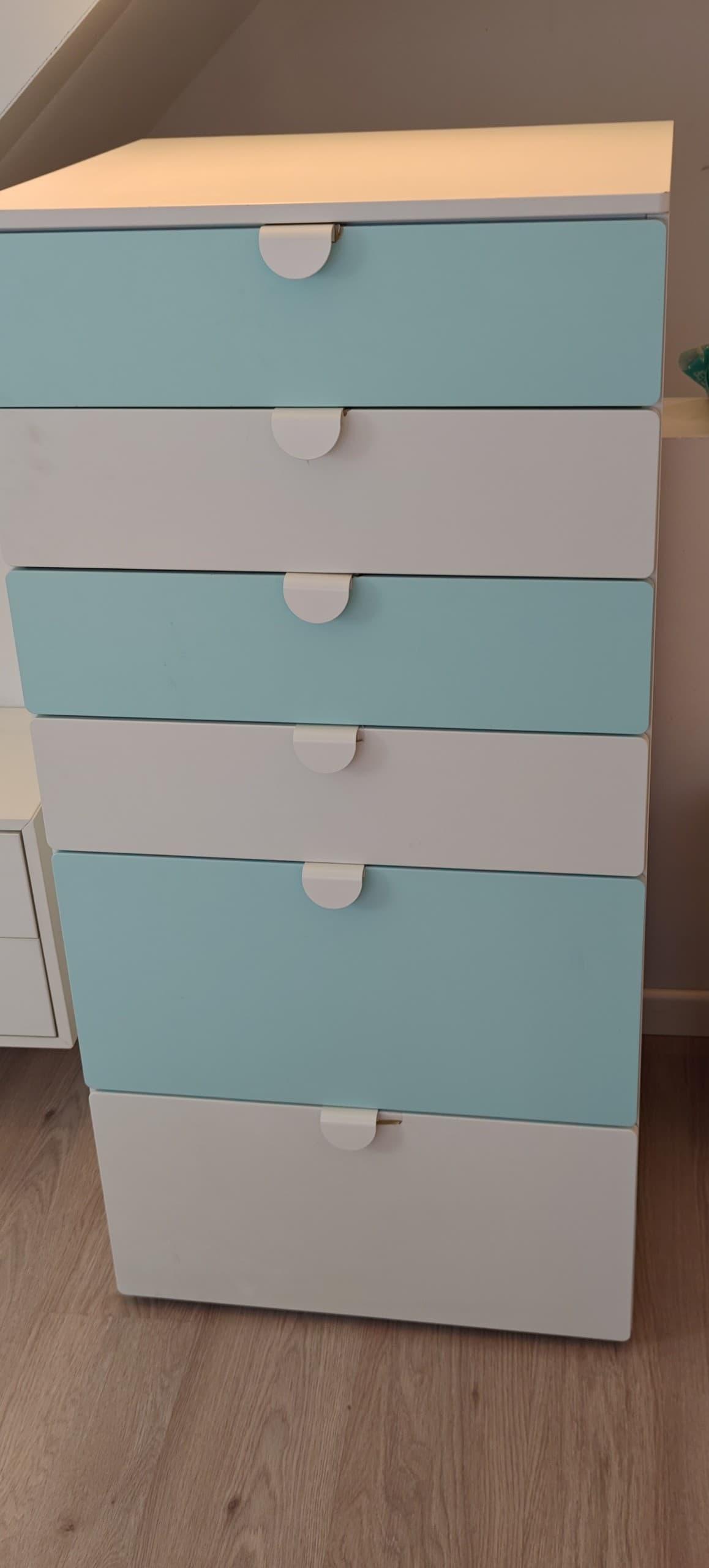 SMÅSTAD / PLATSA cómoda de 6 cajones, blanco/azul, 60x57x123 cm