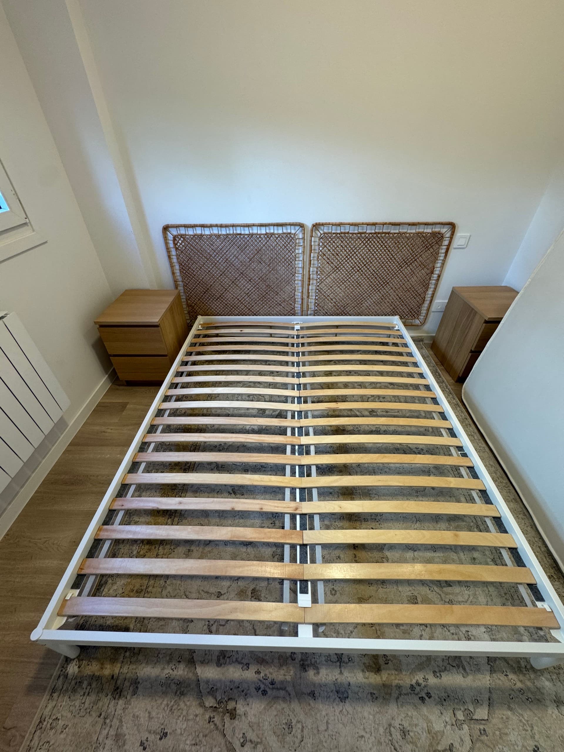 VEVELSTAD estrutura de cama con 2 cabeceiras, branco/Tolkning ratán, 160x200 cm