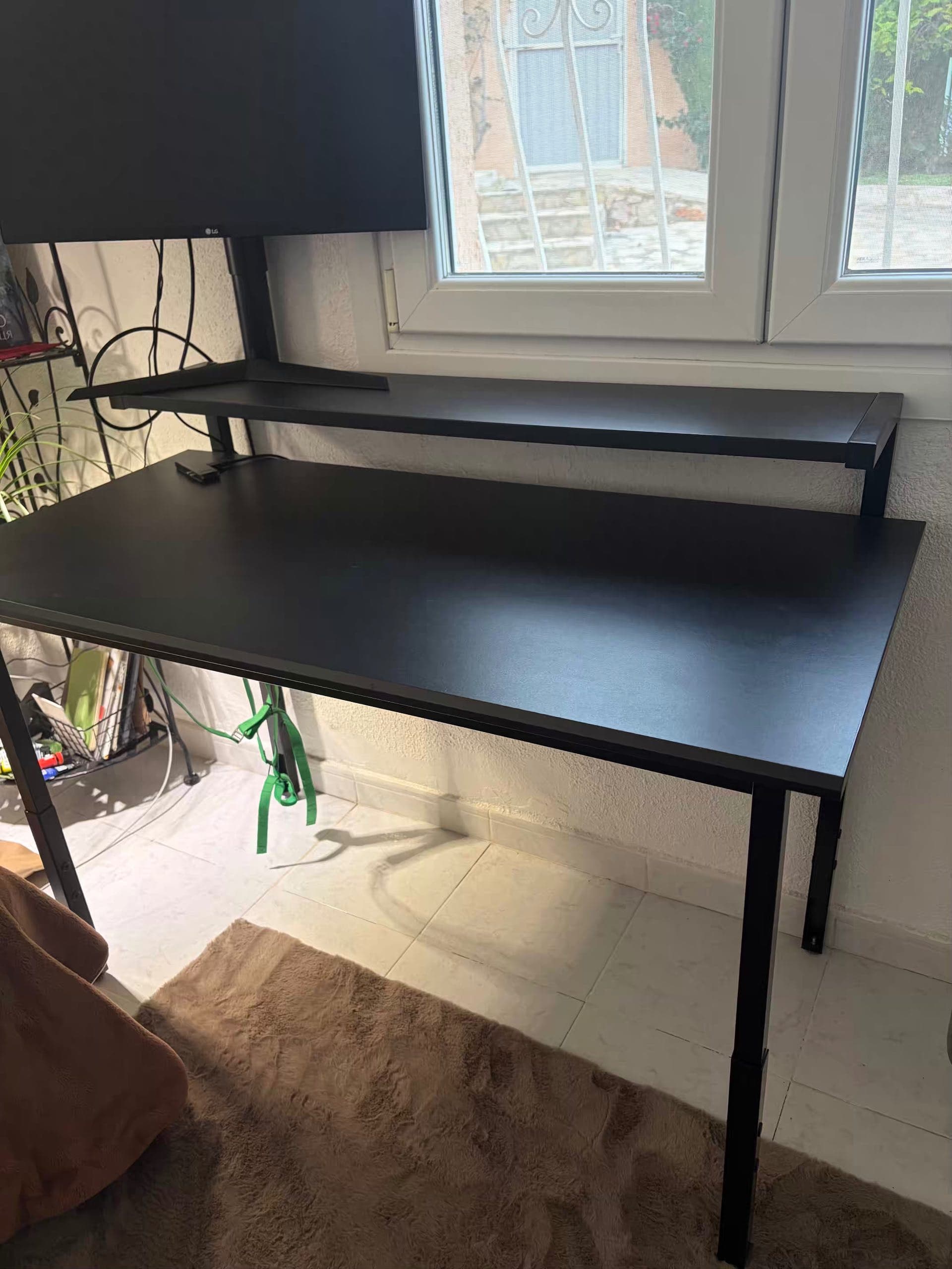 UTVISNING escriptori de gaming amb prestatge, negre, 120x60 cm