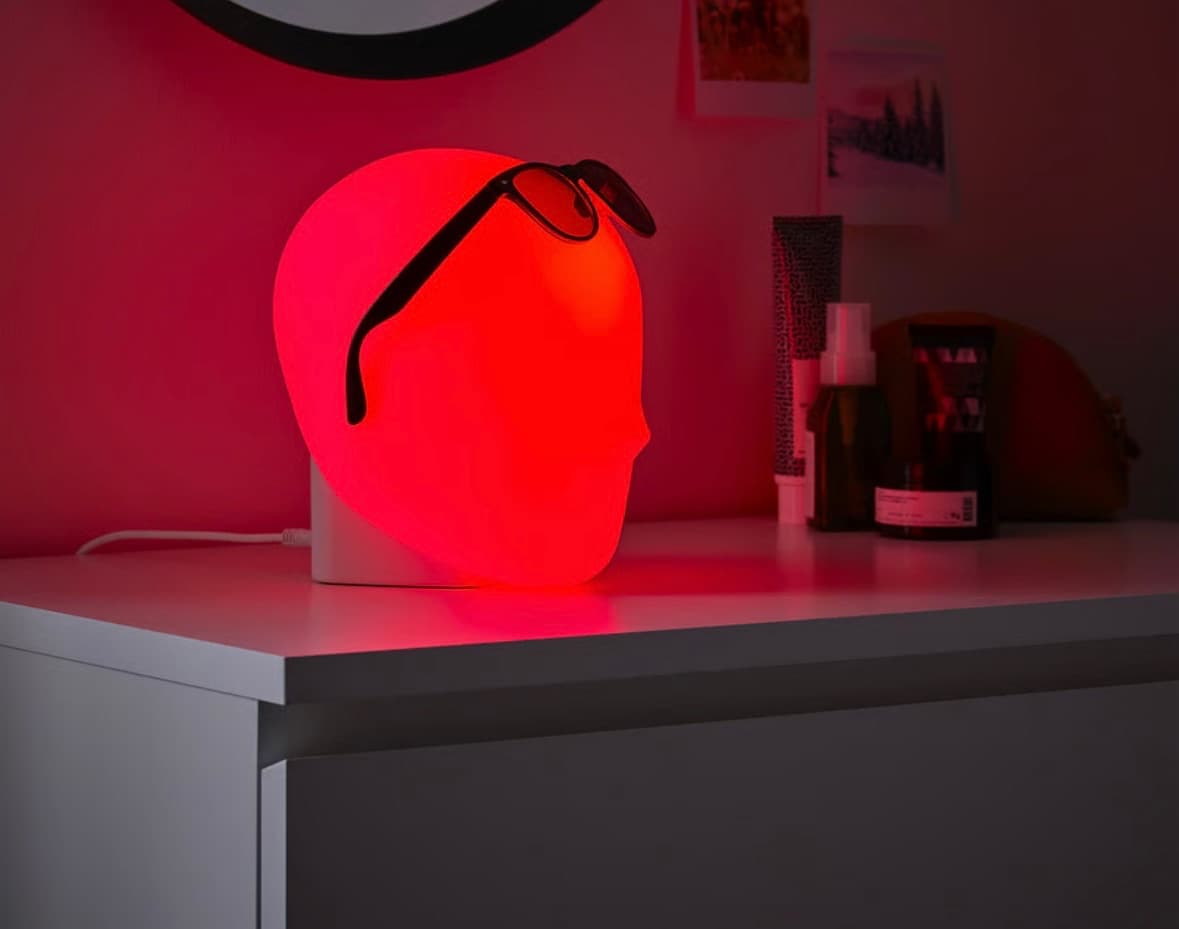 ISKÄRNA lámpara mesa, multicolor