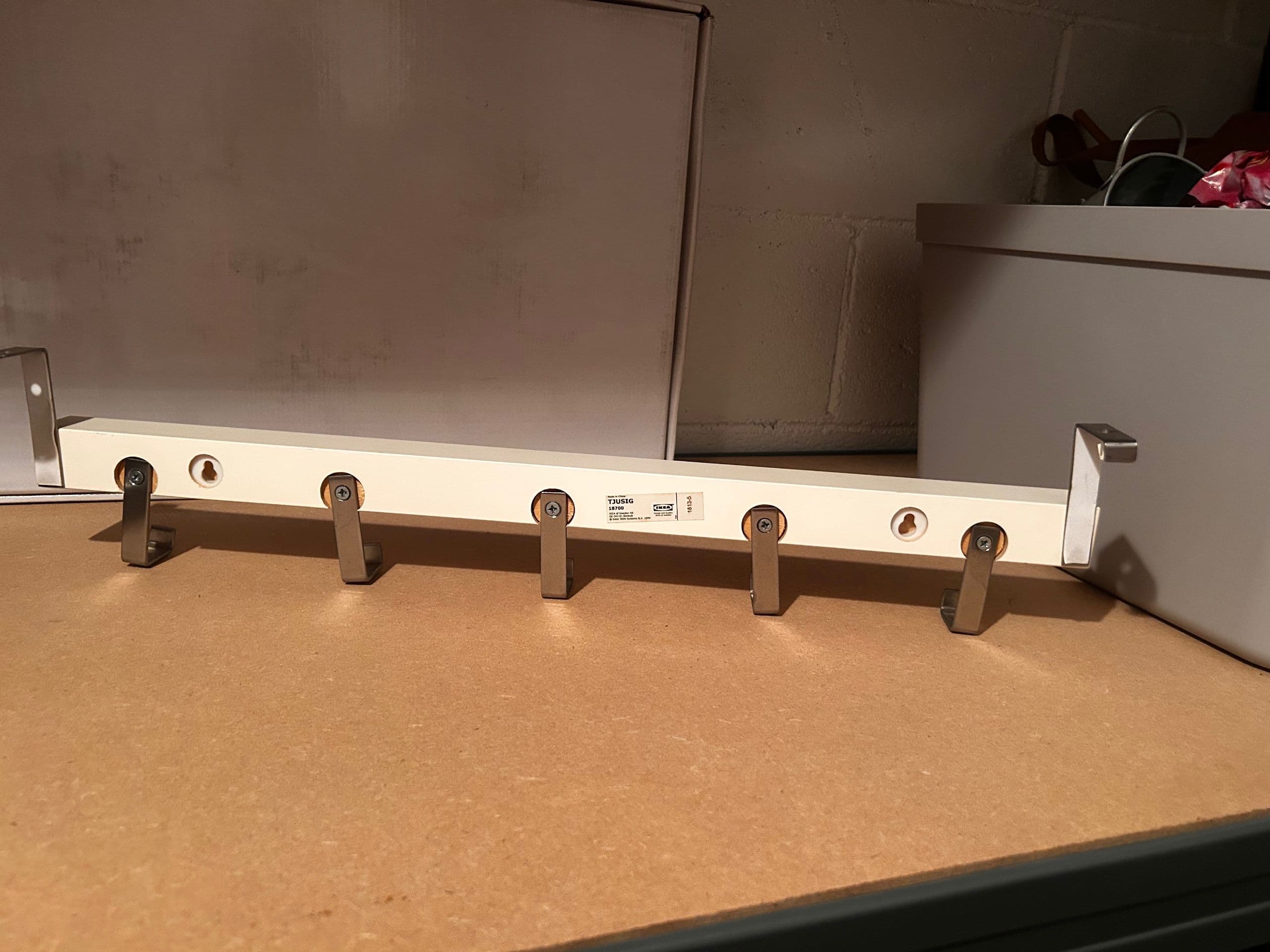 TJUSIG penjador porta/paret, blanc, 60 cm