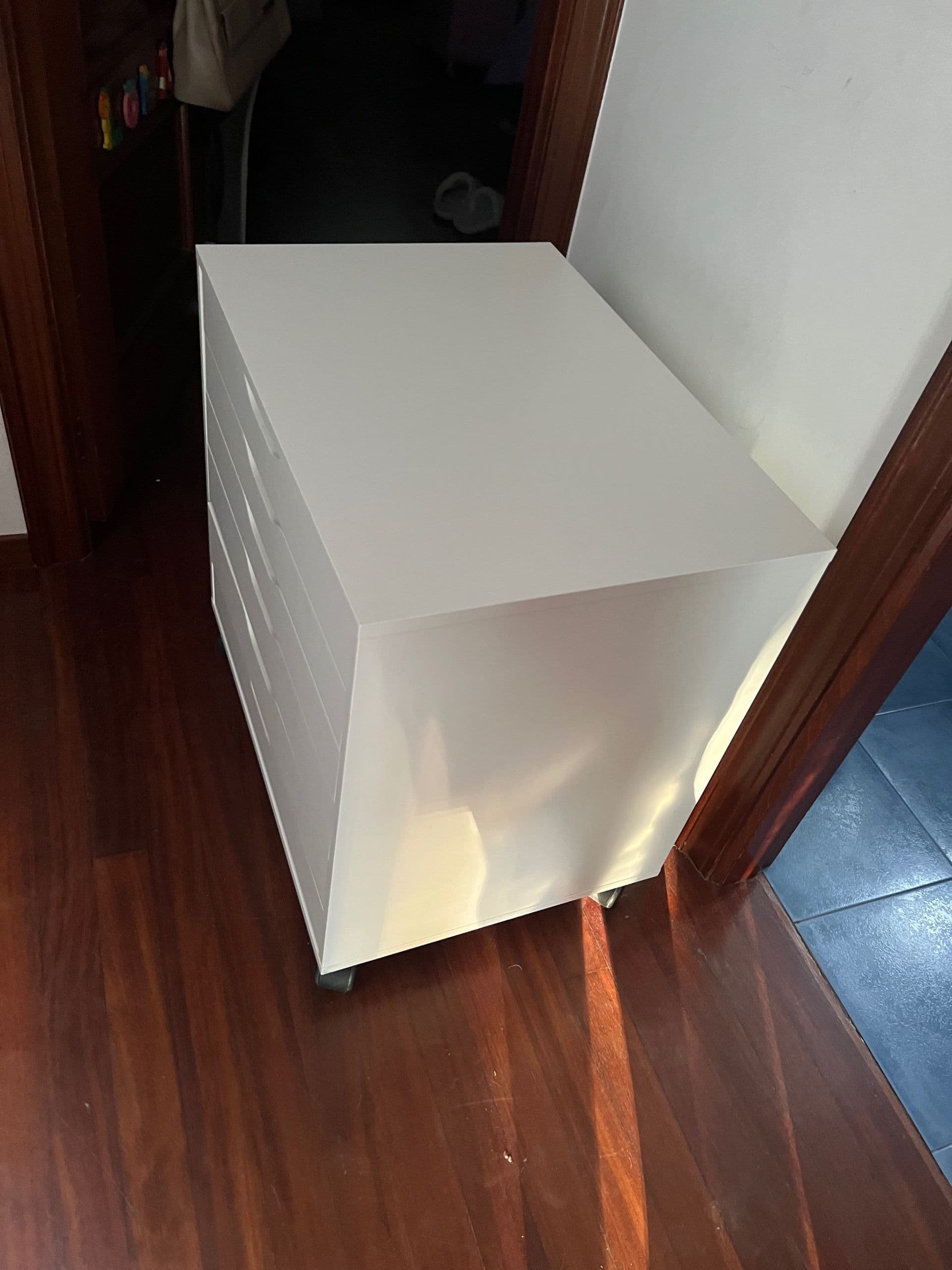 ALEX cajonera con ruedas, tinte blanco/efecto roble, 67x66 cm