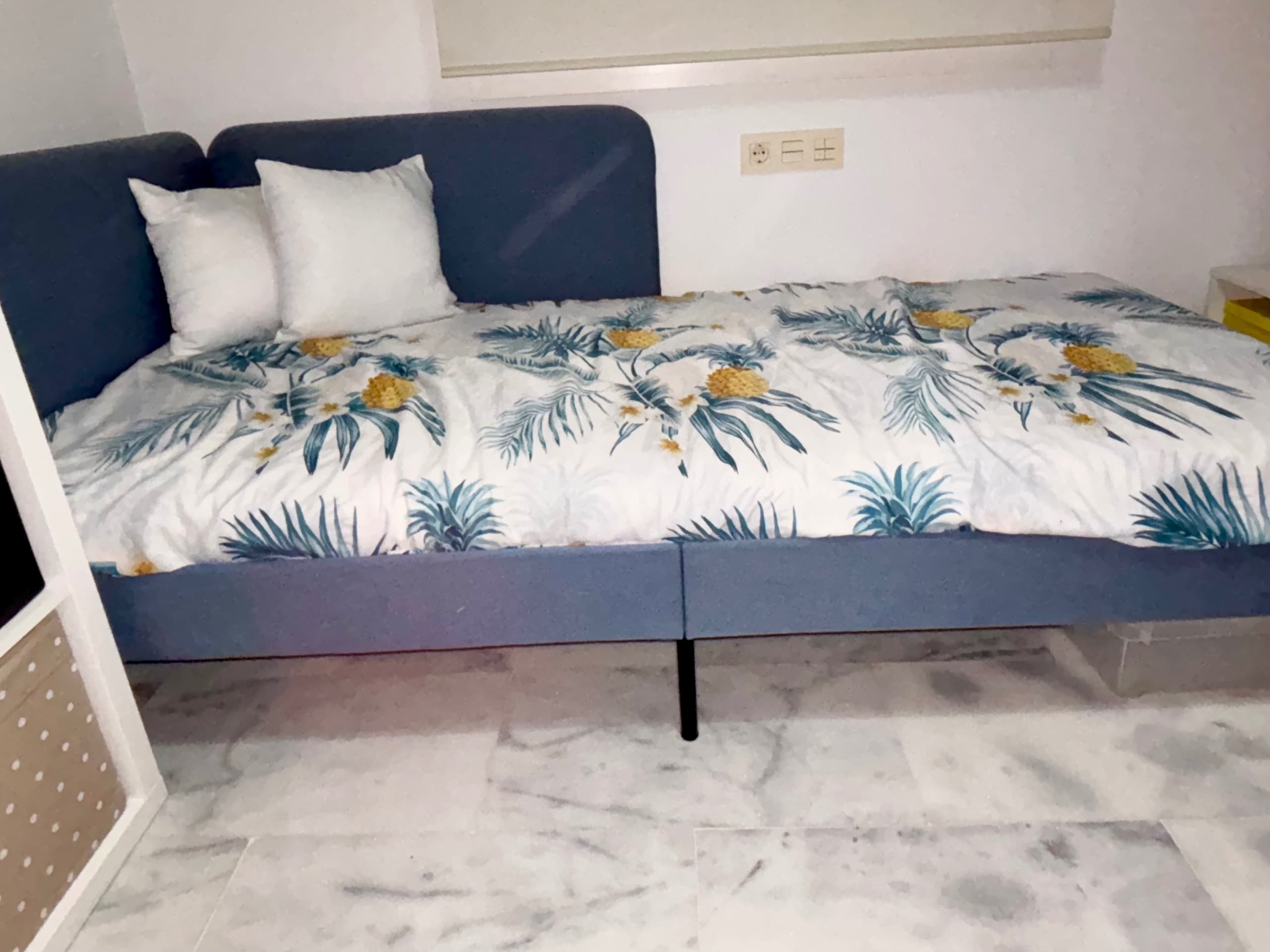 BLÅKULLEN estrut cama tapizada cabeceiro esq, Knisa azul, 90x200 cm