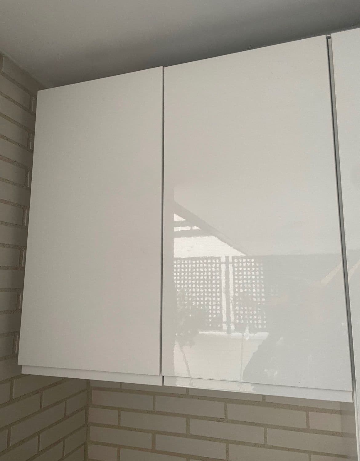 METOD armario parede + estantes/2 p, branco/Voxtorp alto brillo/branco, 80x80 cm