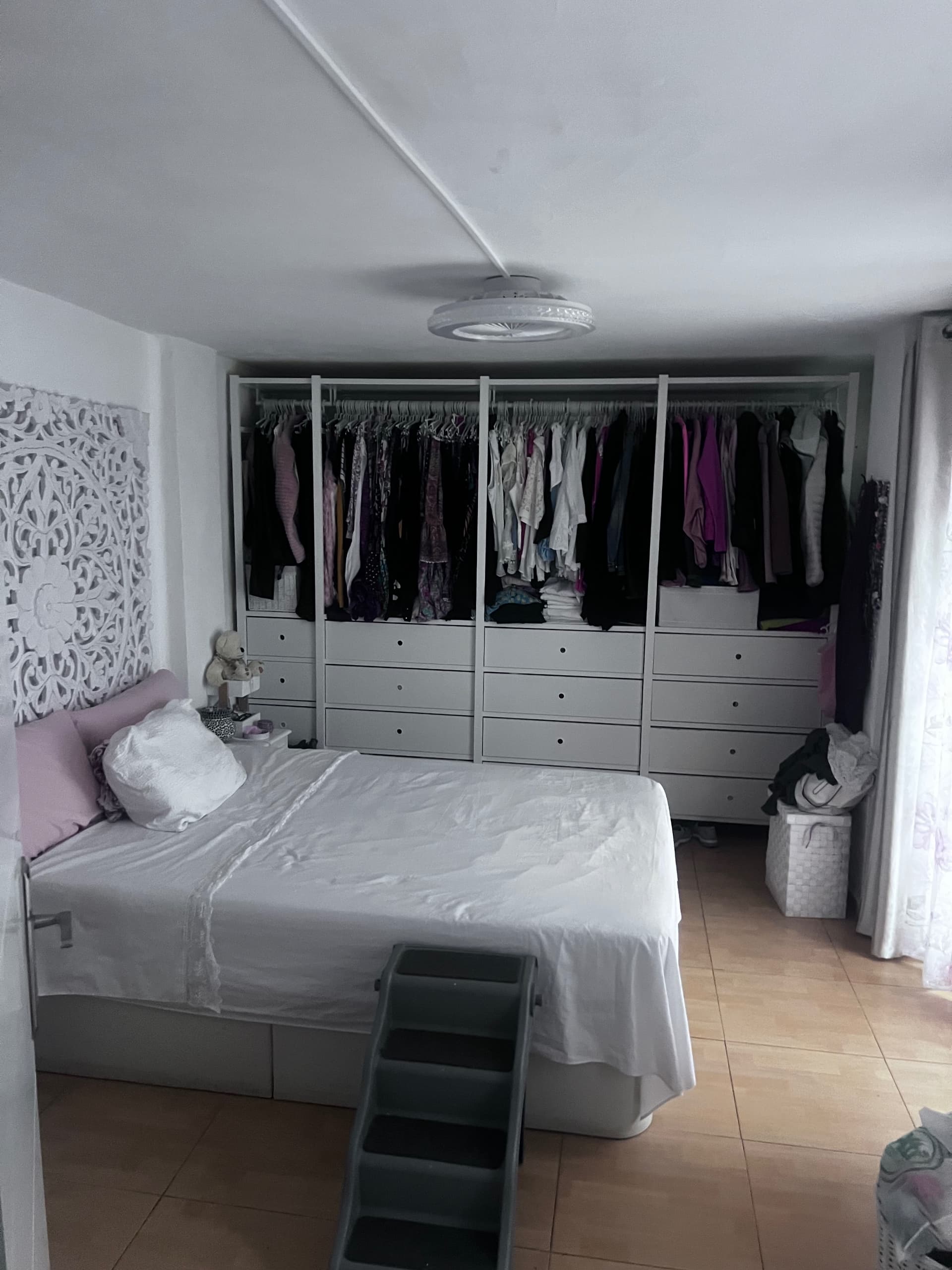 ELVARLI combinació d'armari, blanc, 258x51x222-350 cm
