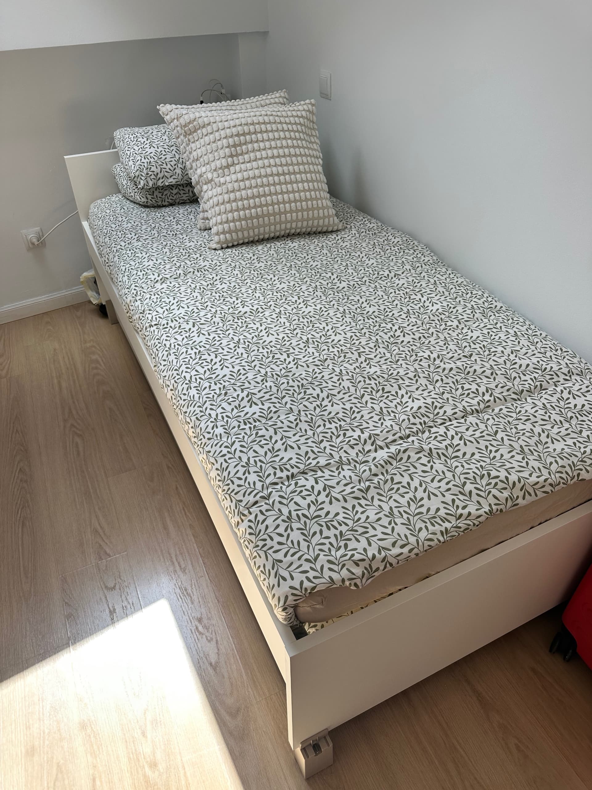VIHALS estructura de llit amb 1 llit niu, blanc/Luröy, 90x200 cm