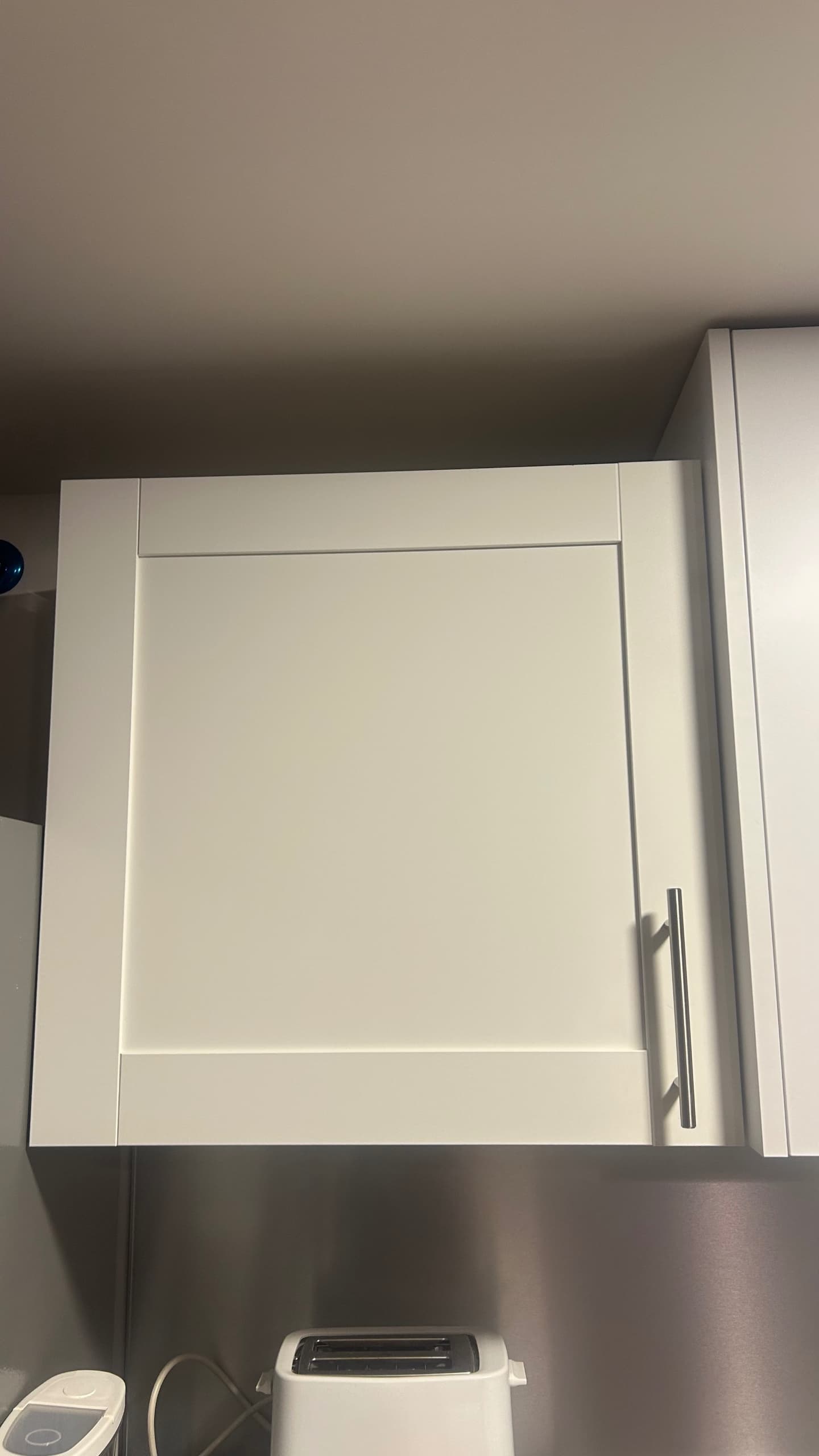 KNOXHULT Armario de pared con puerta, blanco, 60x31 cm