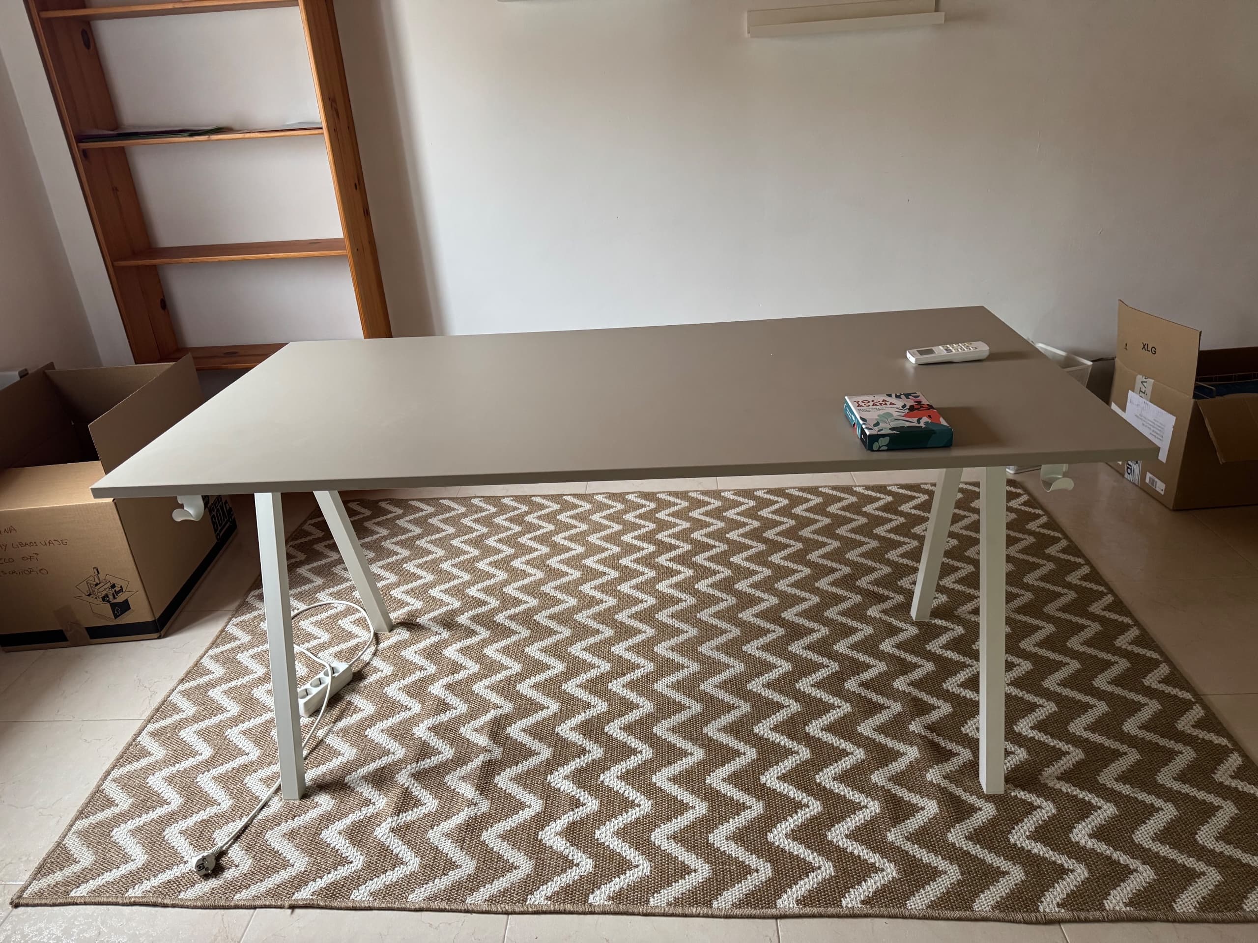 TROTTEN escritorio, beige/blanco, 160x80 cm