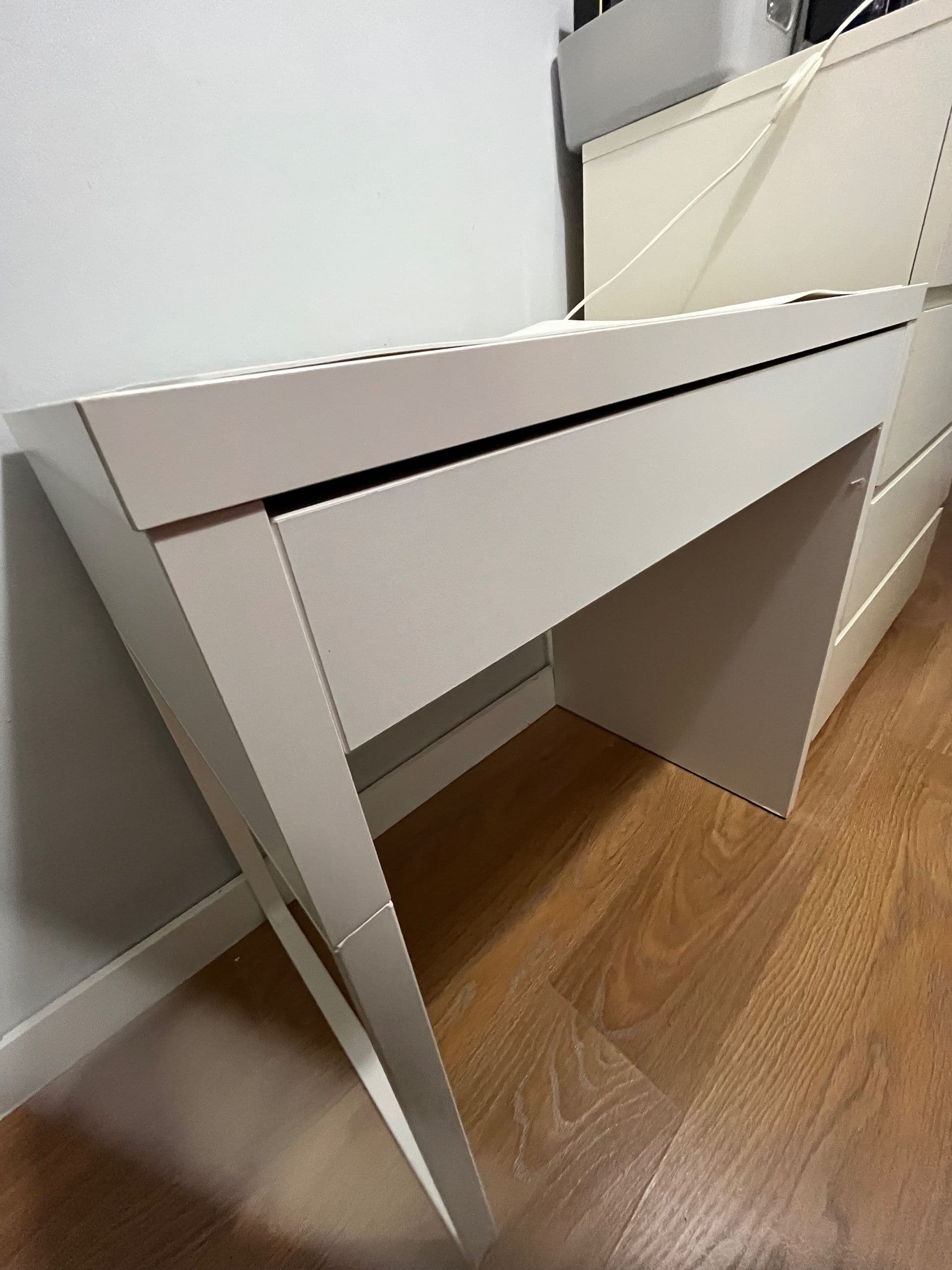 MICKE/ÖRFJÄLL desk and chair, white/light green