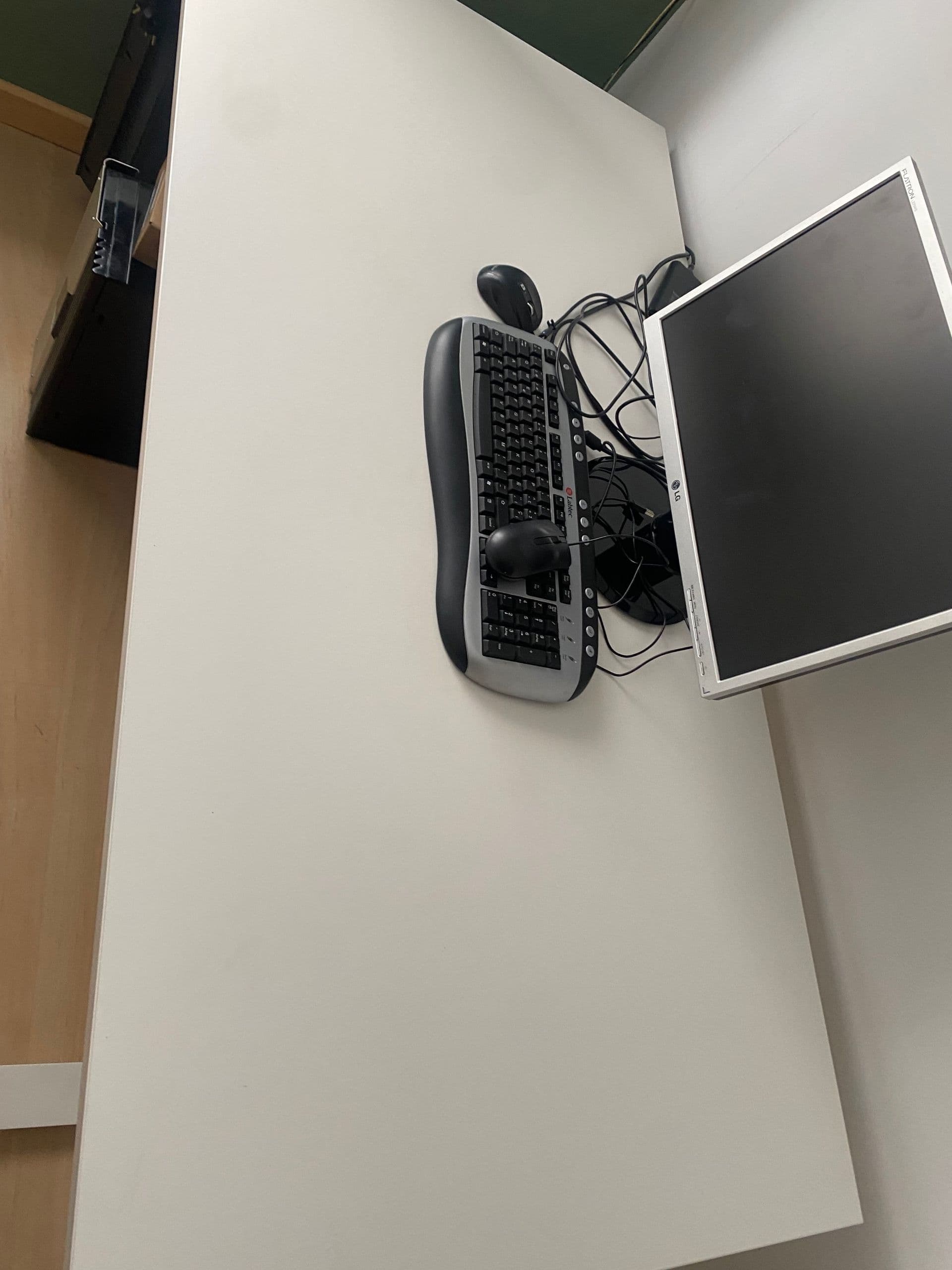 Escritorios y mesas de oficina TROTTEN