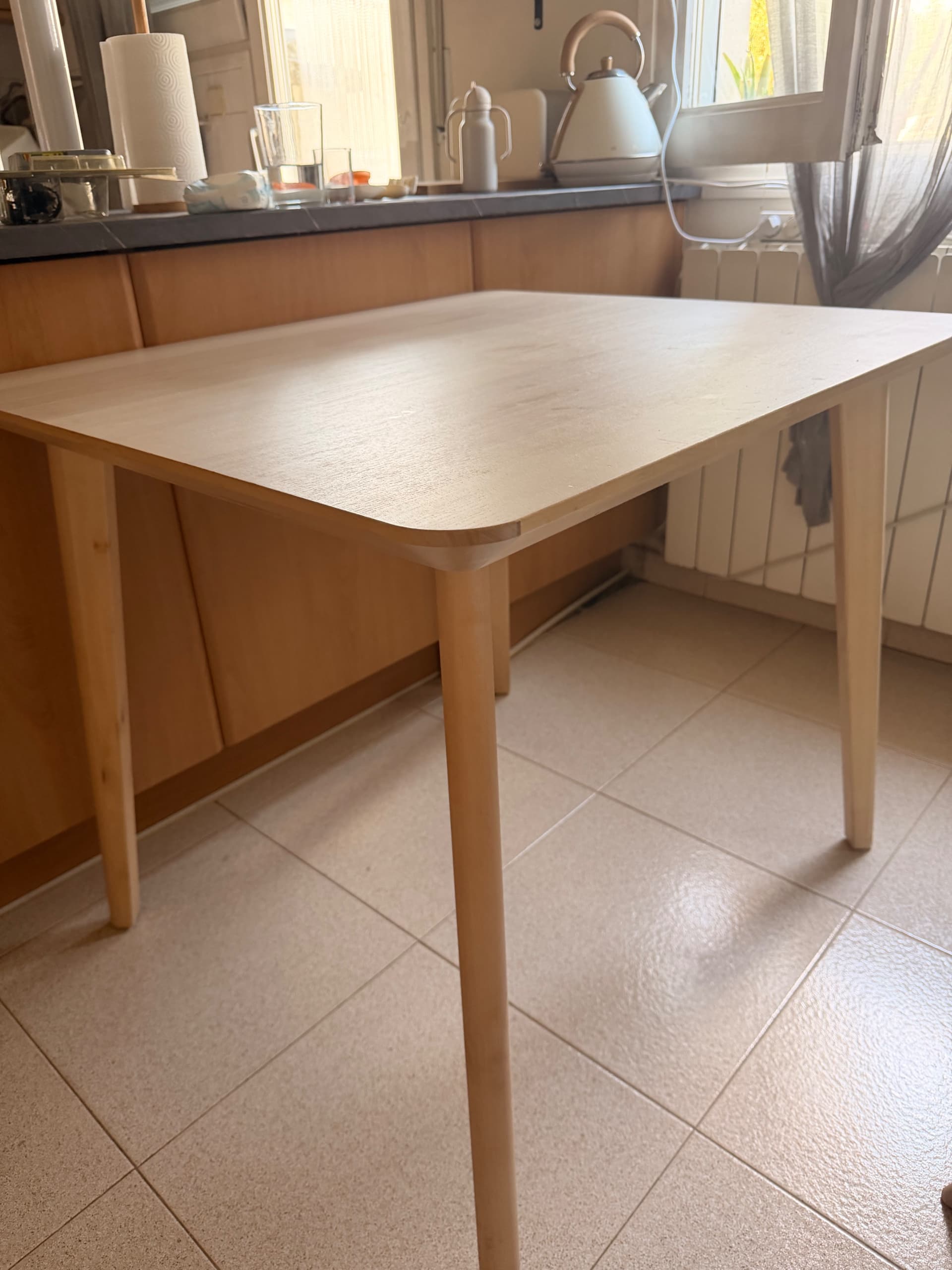 LISABO taula, fullola de freixe, 88x78 cm