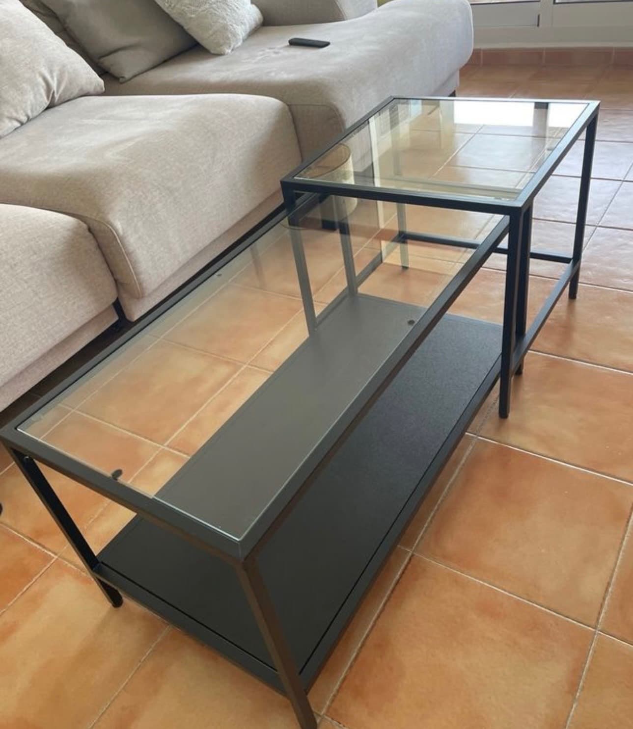 VITTSJÖ mesa niño, x2, negro-marrón/vidro, 90x50 cm