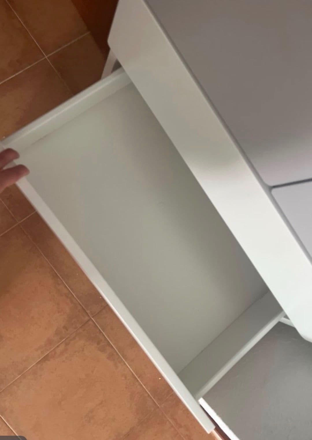 SMÅSTAD / PLATSA armari, blanc gris/amb 3 calaixos, 60x57x181 cm