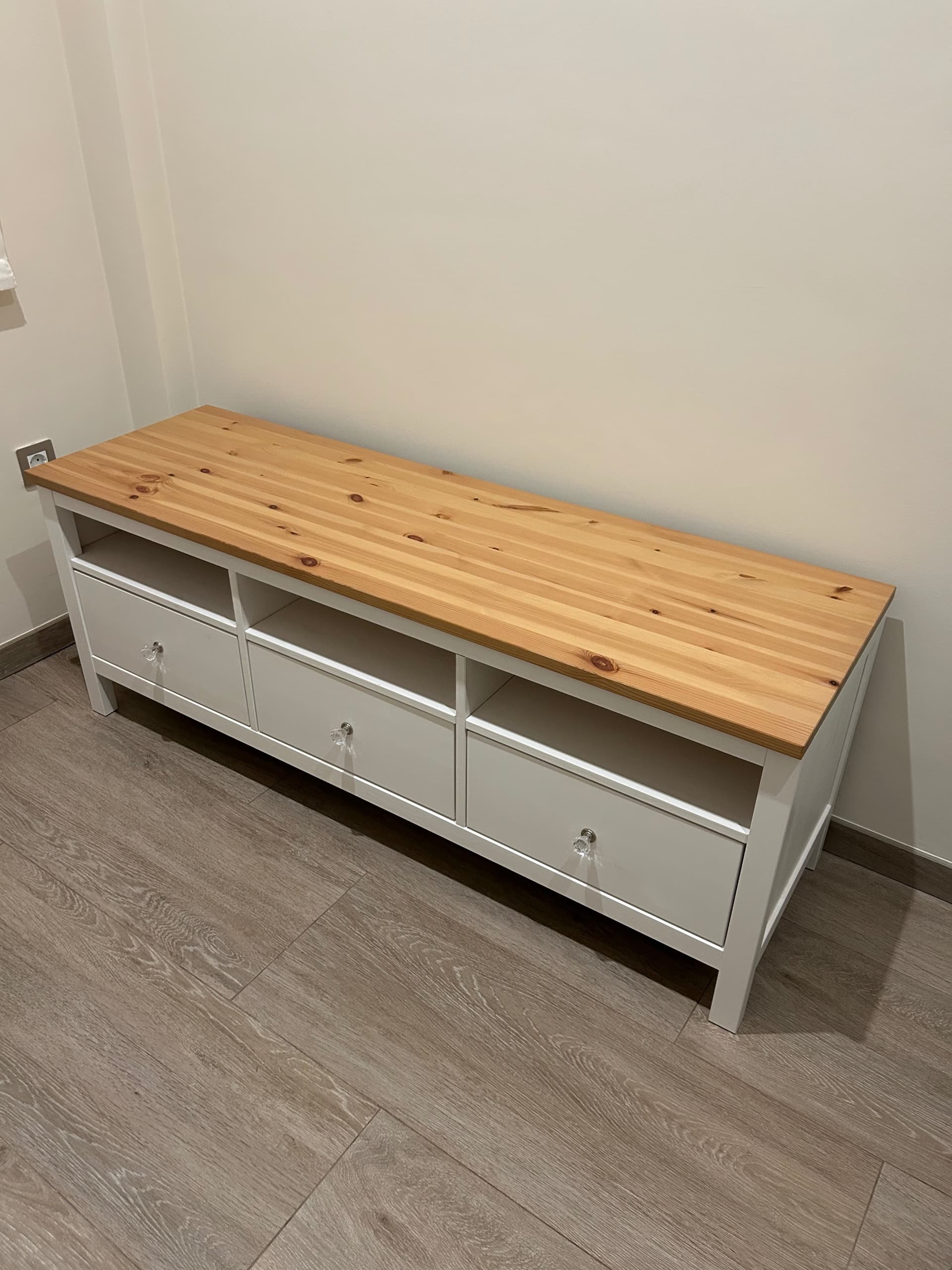 HEMNES banc de TV, tint blanc/marró clar, 148x47x57 cm