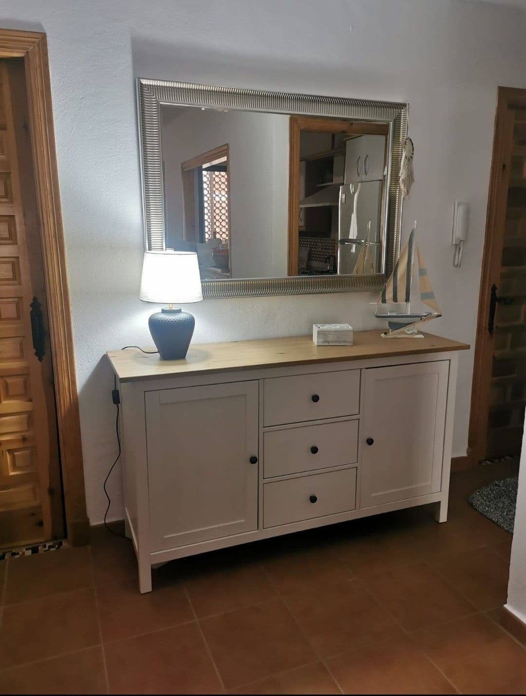 HEMNES ontzitegia, tindu zuria/marroi argia, 157x88 cm