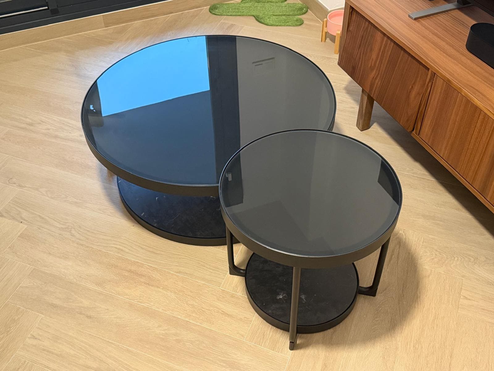 FRÖTORP mesa de centro/auxiliar, 2 unidades, antracita efecto mármore/negro vidro