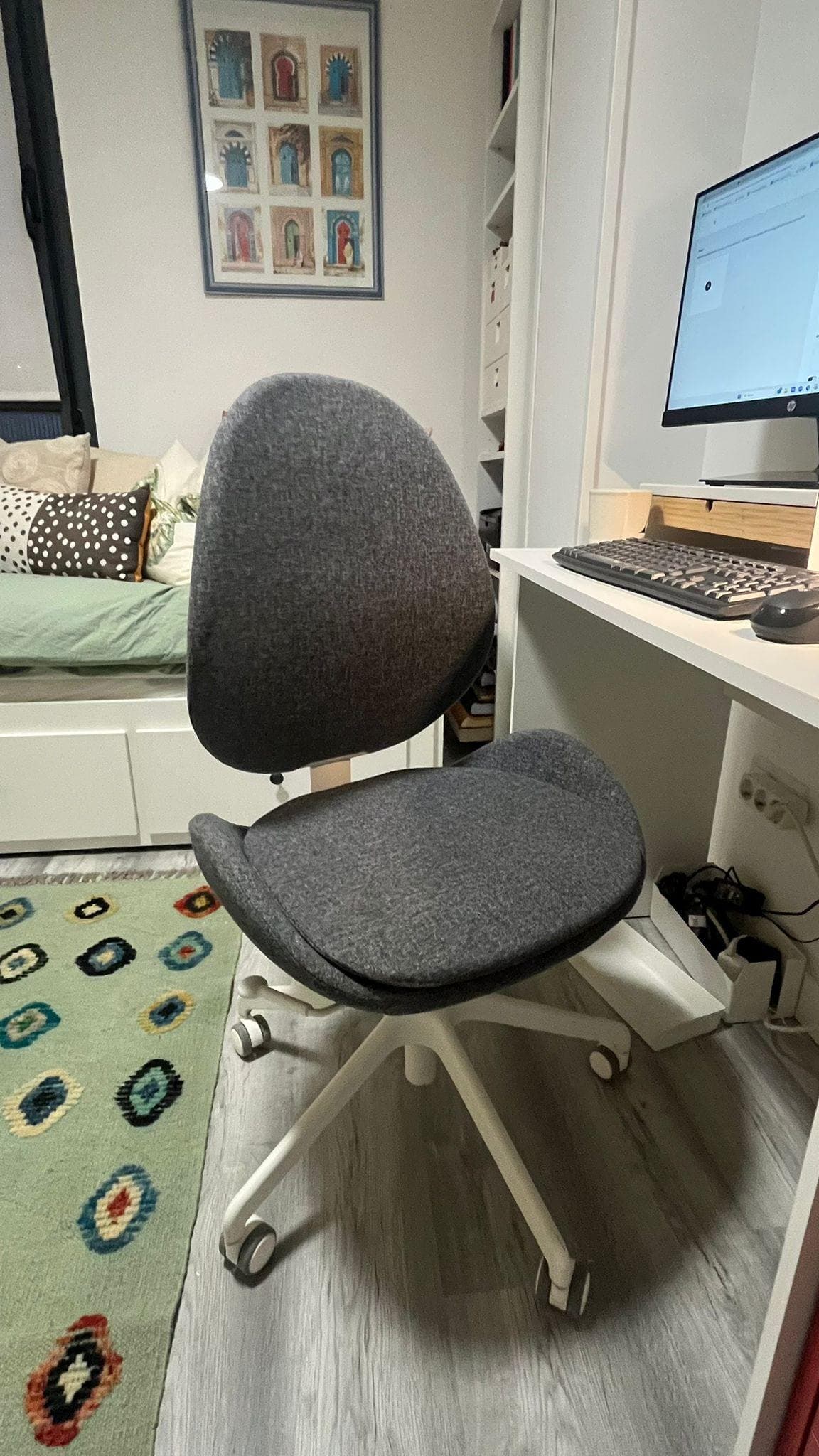 HATTEFJÄLL silla de trabajo con reposabrazos, Gunnared gris/blanco
