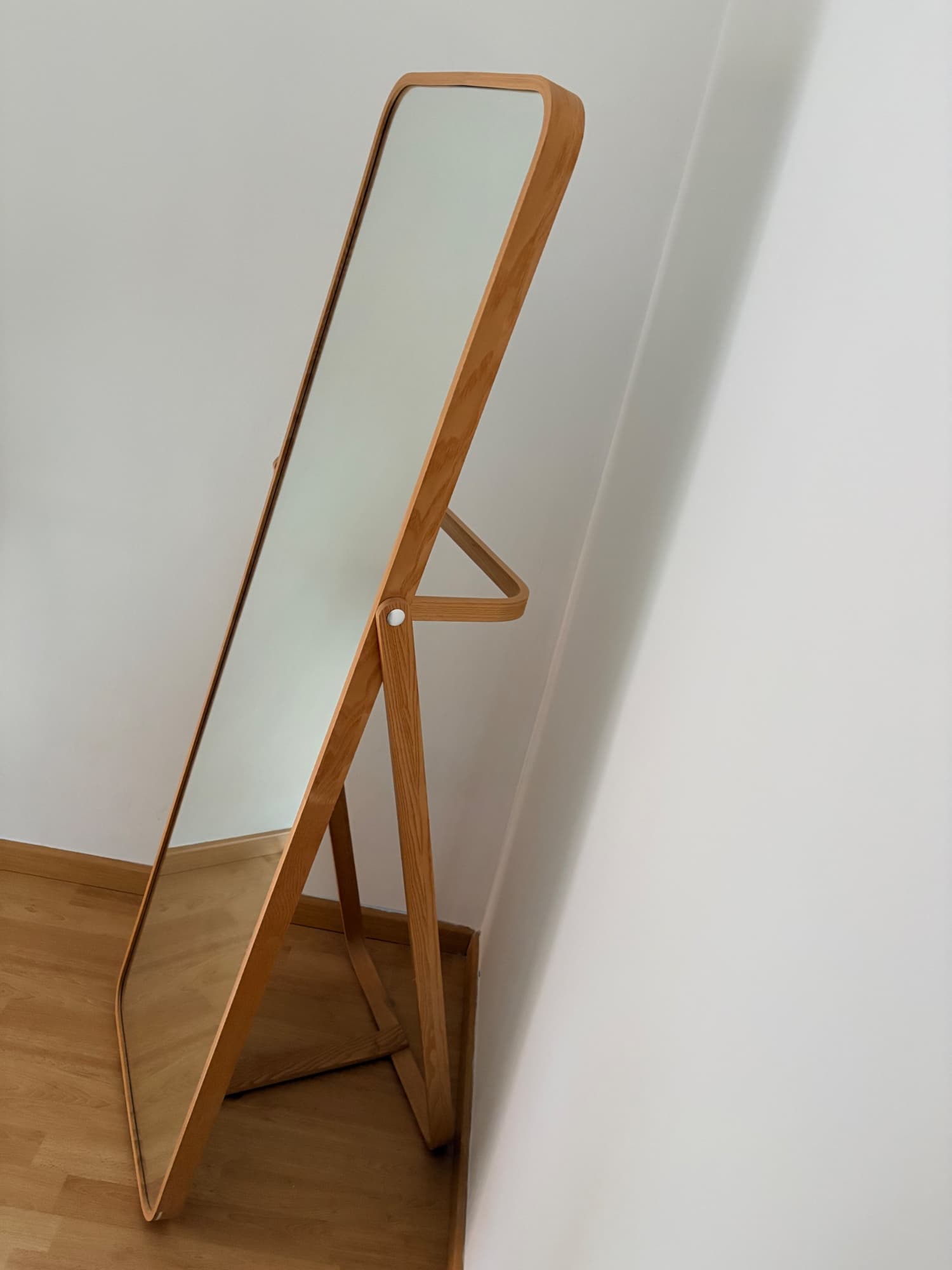 IKORNNES espello de pé, freixo, 52x167 cm