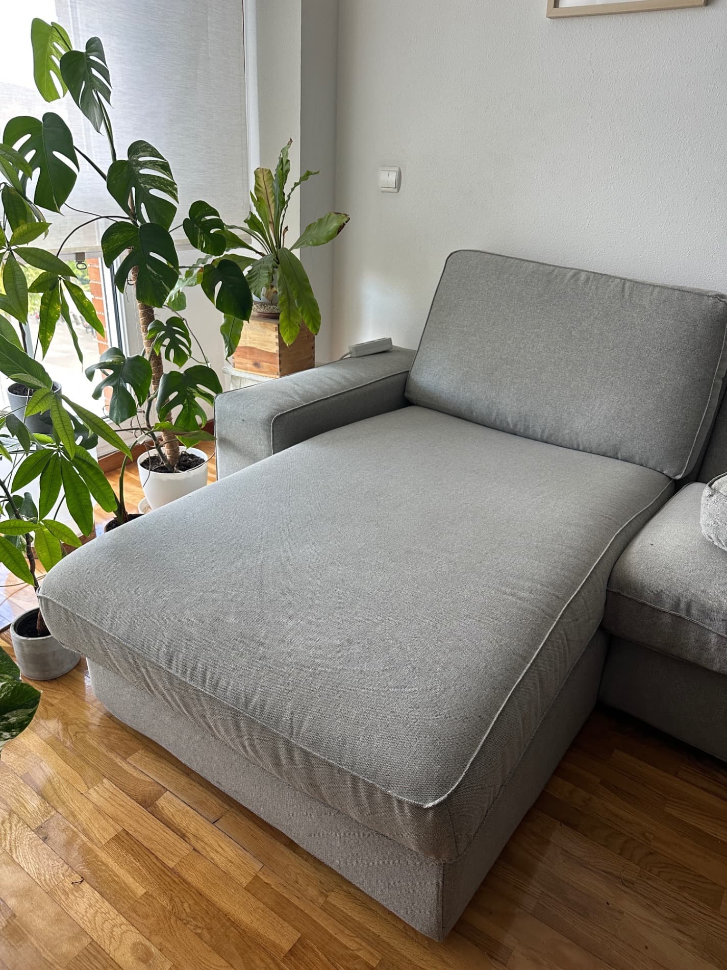 KIVIK chaiselongue, Lejde gris/negro