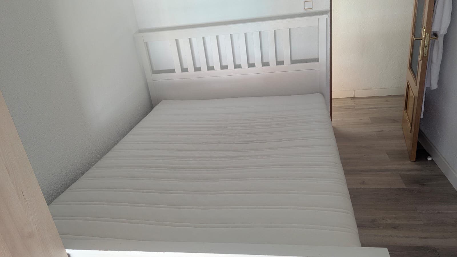 HEMNES ohe-egitura, tindu zuria