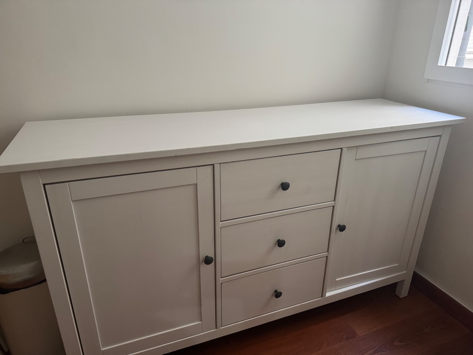 APARADOR HEMNES bufet, tint blanc/marró clar, 157x88 cm