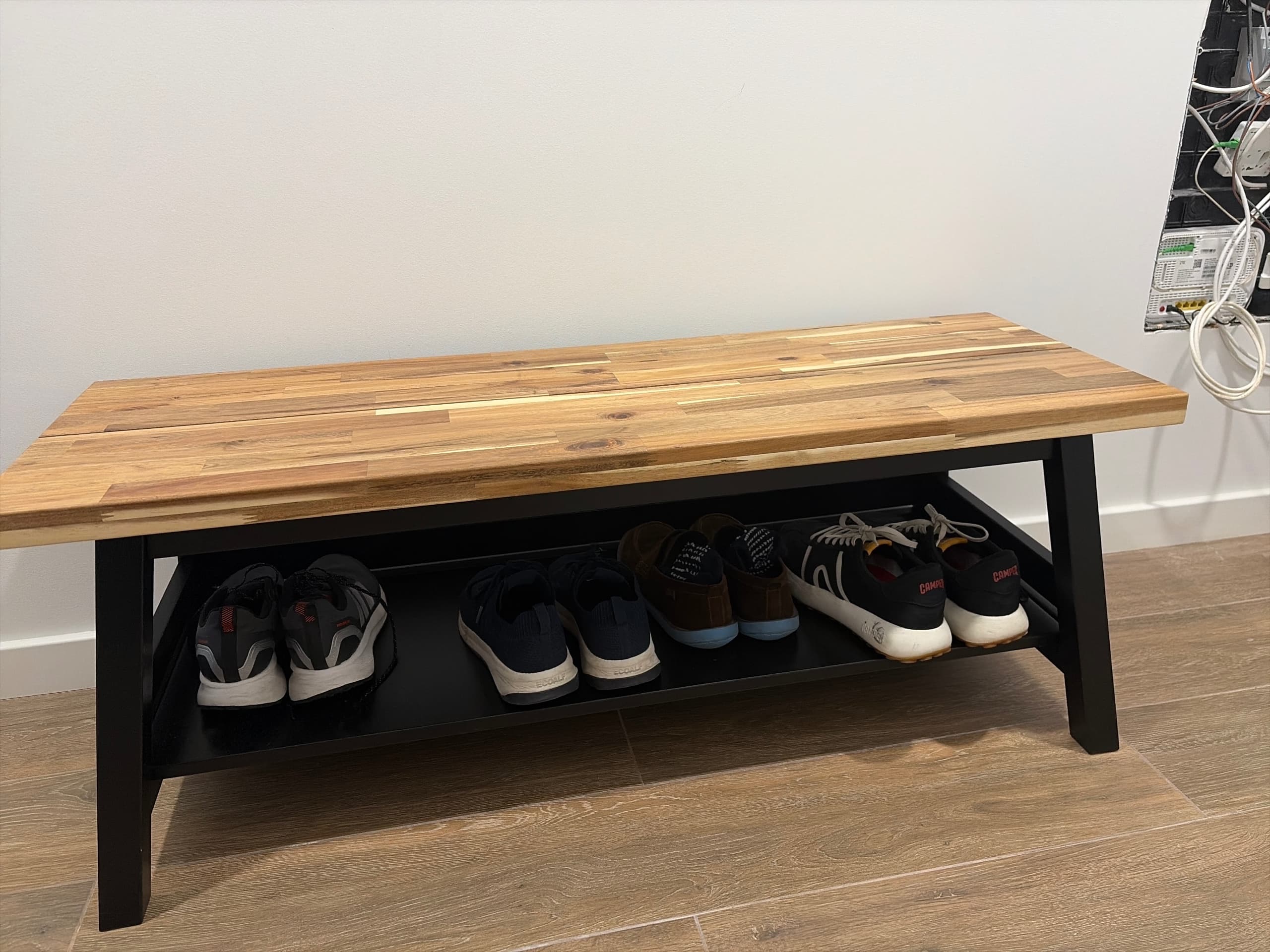 SKOGSTA banco con almacenaxe, acacia/negro, 120 cm