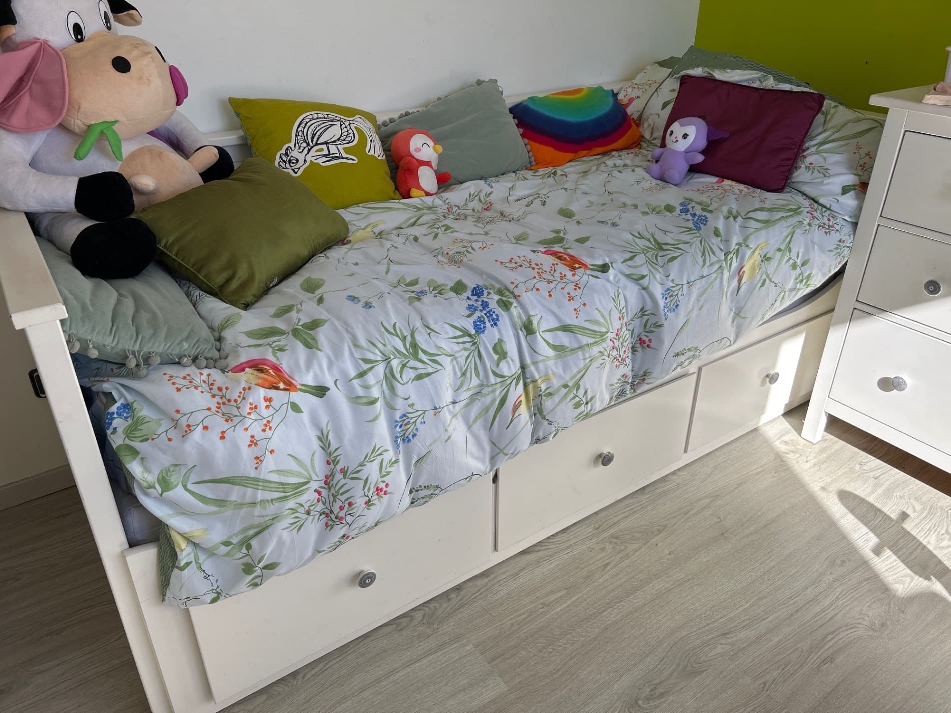 HEMNES 3 tirad eta 2 lastairn dibana, zuria/Åsvang sendoa