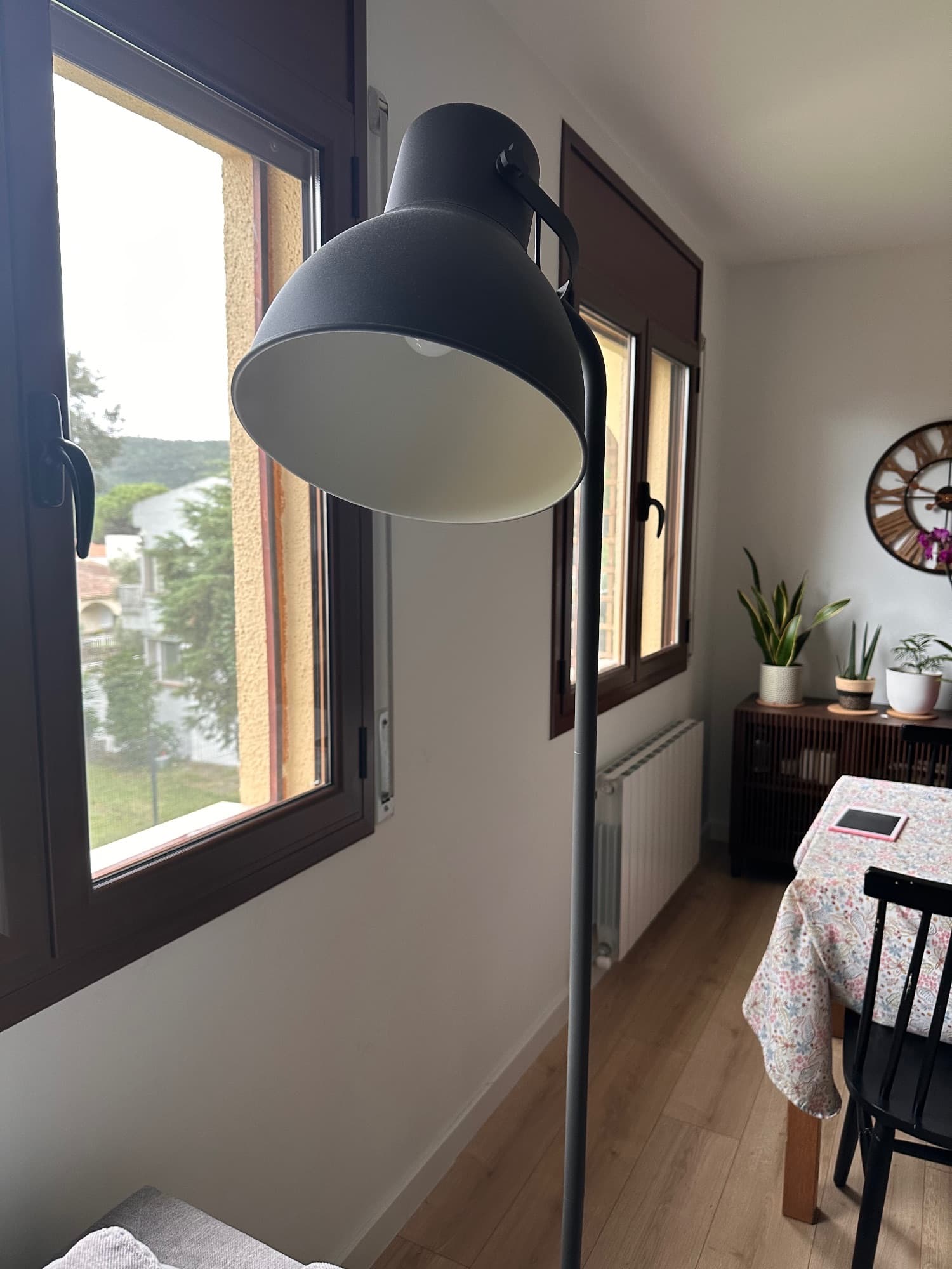 HEKTAR Lámpara de pie, gris oscuro