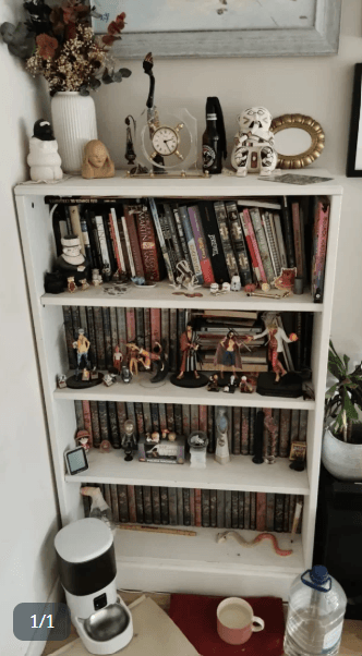 HAVSTA LIBRERIA prestatgeria amb sòcol, blanc